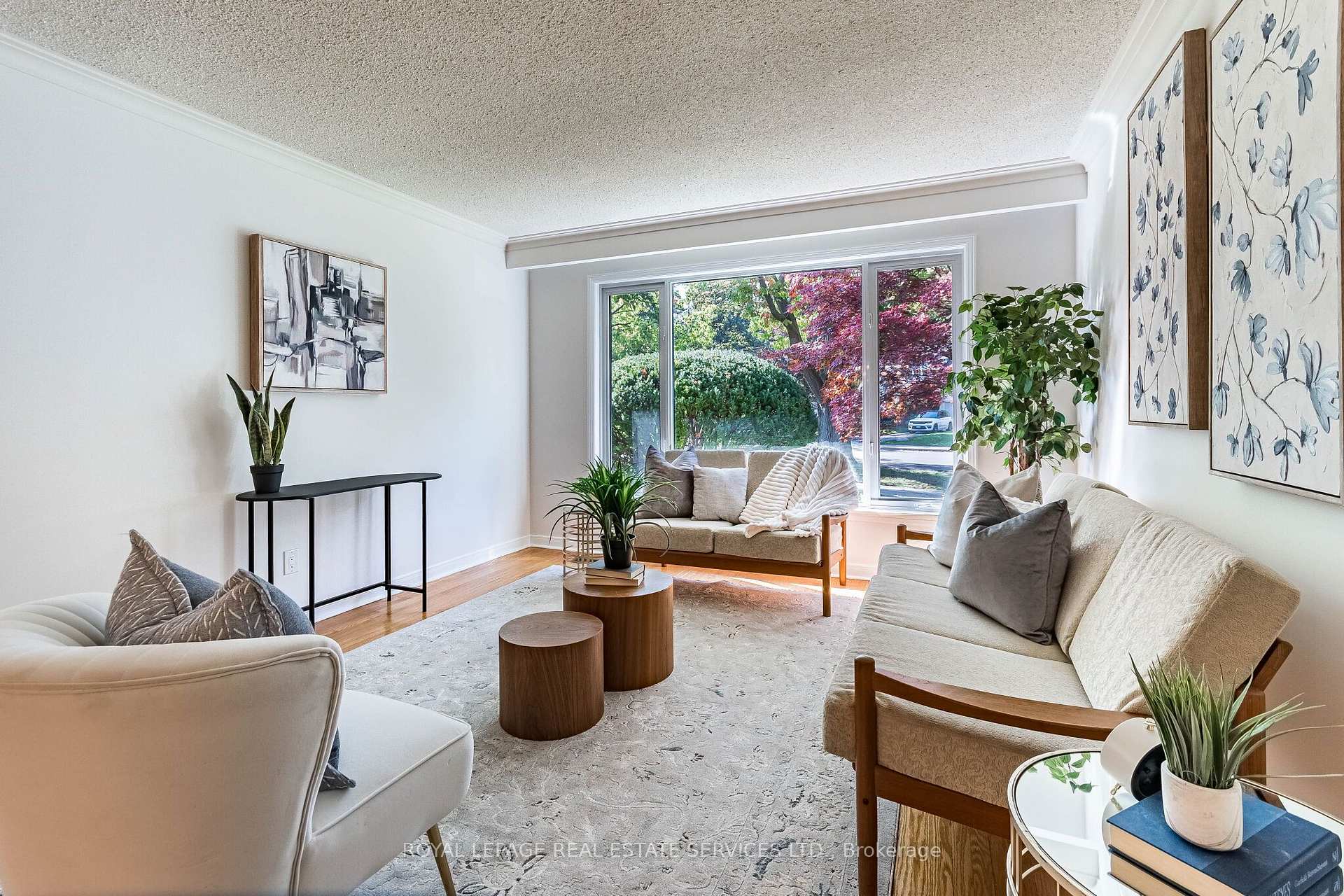 Photo 4 of 213 The Kingsway, Etobicoke, Edenbridge-Humber Valley — HOMEH