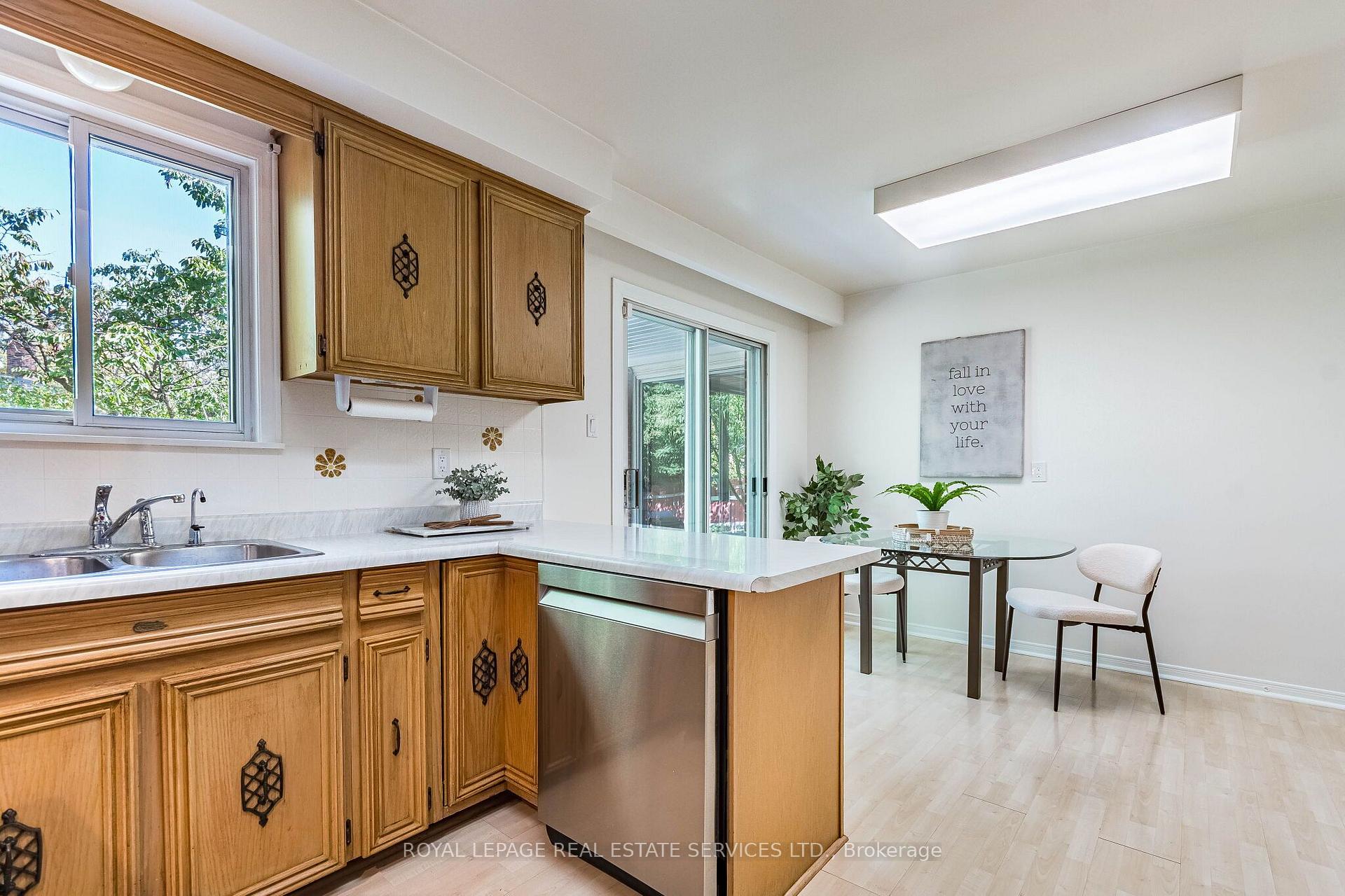 Photo 10 of 213 The Kingsway, Etobicoke, Edenbridge-Humber Valley — HOMEH