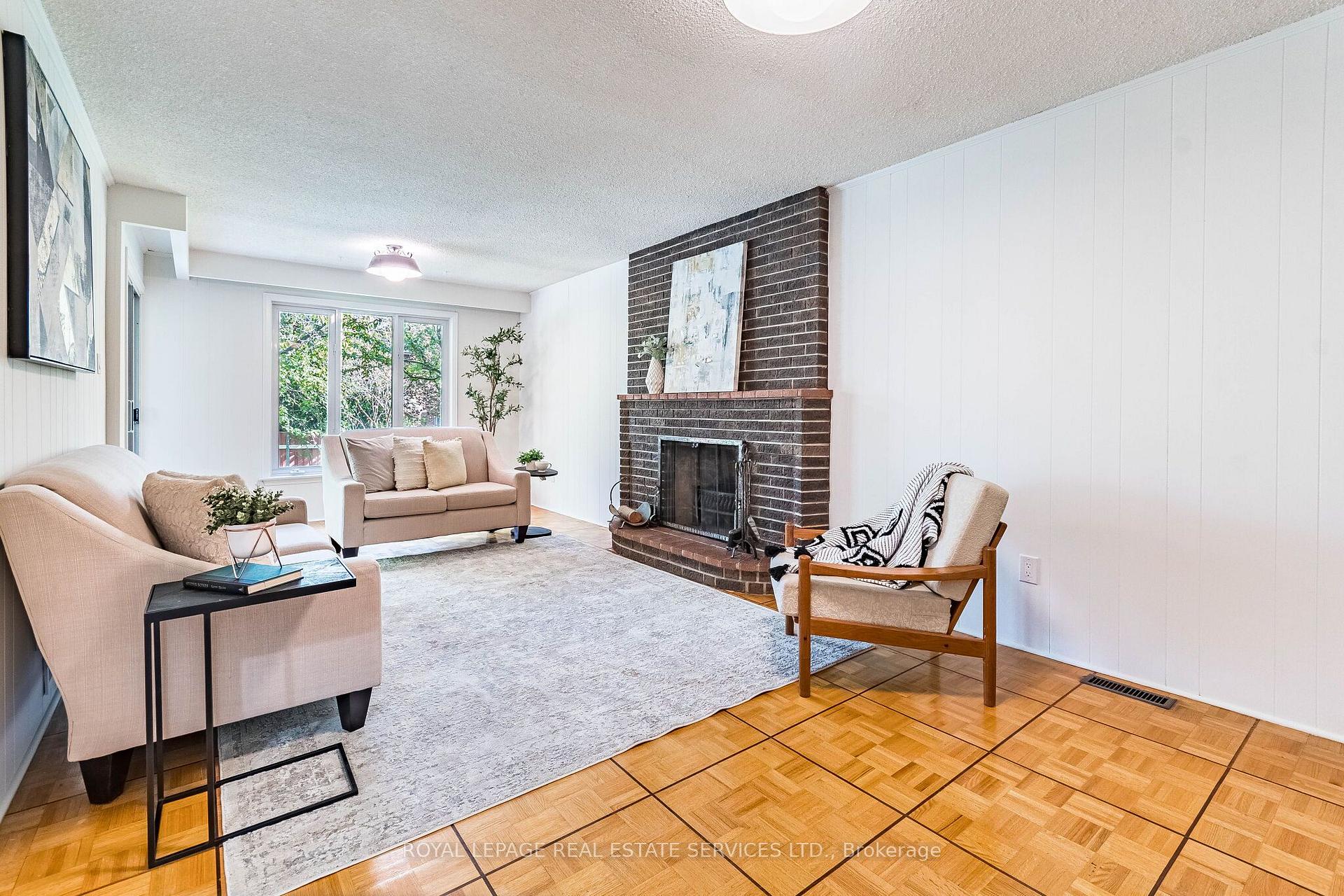 Photo 12 of 213 The Kingsway, Etobicoke, Edenbridge-Humber Valley — HOMEH