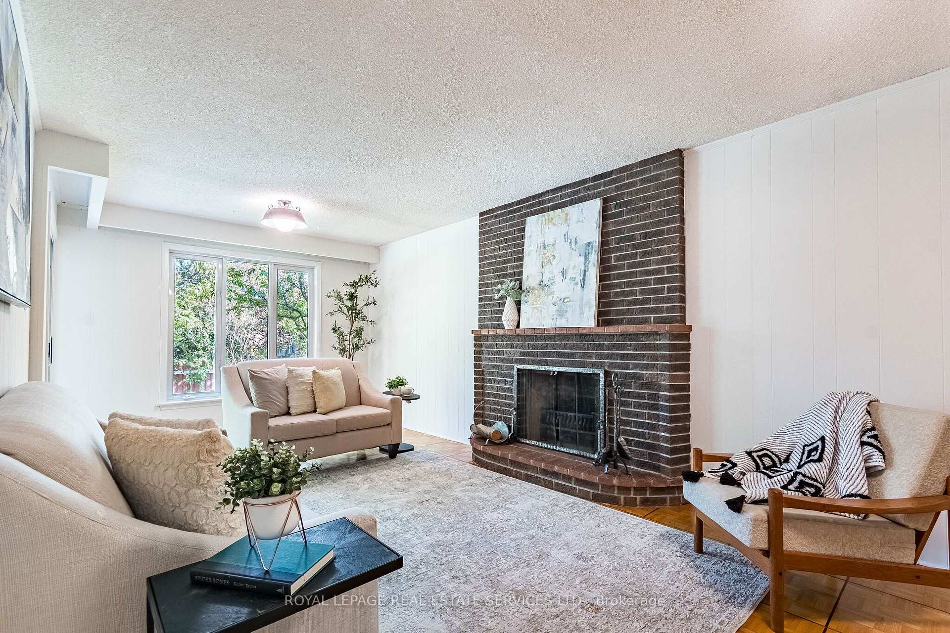 Photo 13 of 213 The Kingsway, Etobicoke, Edenbridge-Humber Valley — HOMEH