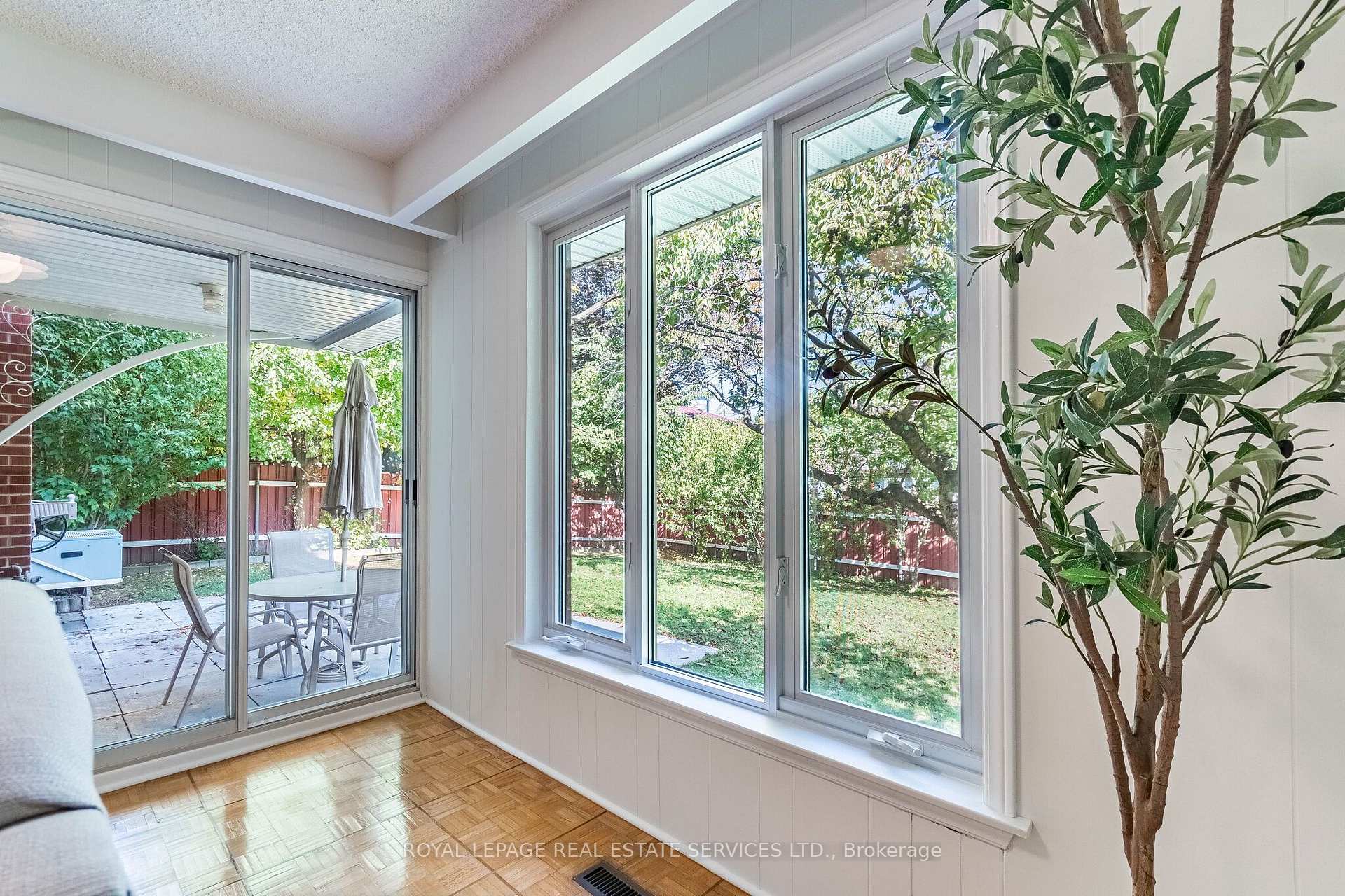 Photo 14 of 213 The Kingsway, Etobicoke, Edenbridge-Humber Valley — HOMEH