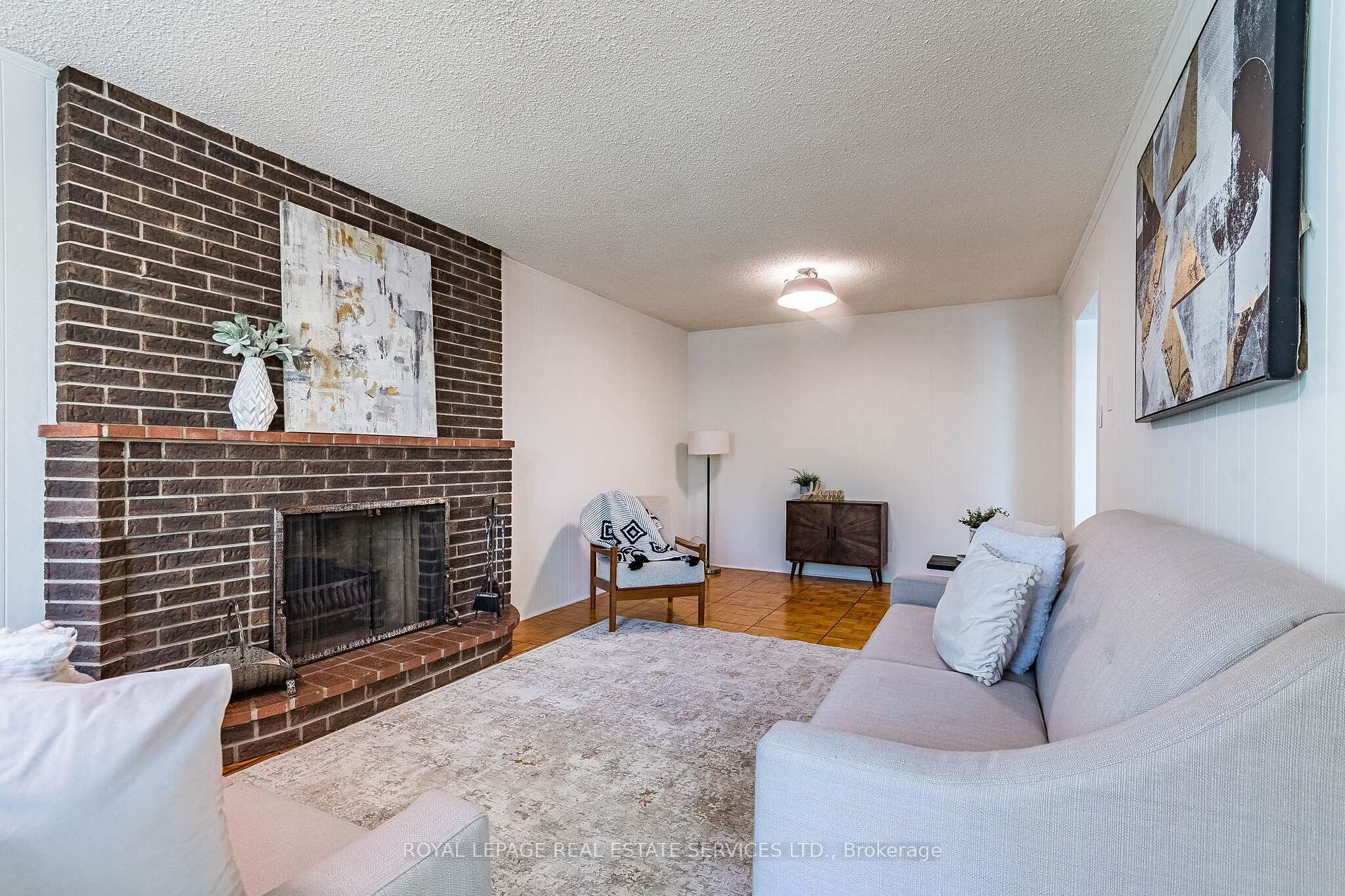 Photo 15 of 213 The Kingsway, Etobicoke, Edenbridge-Humber Valley — HOMEH