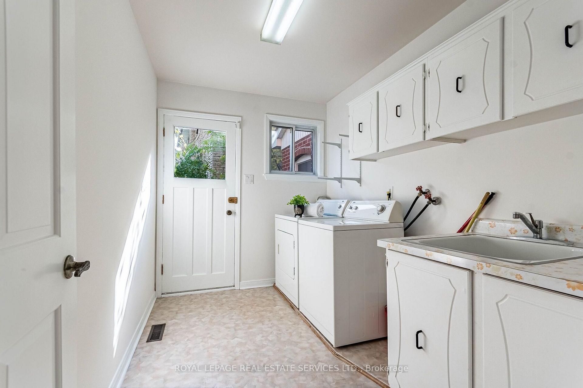 Photo 17 of 213 The Kingsway, Etobicoke, Edenbridge-Humber Valley — HOMEH