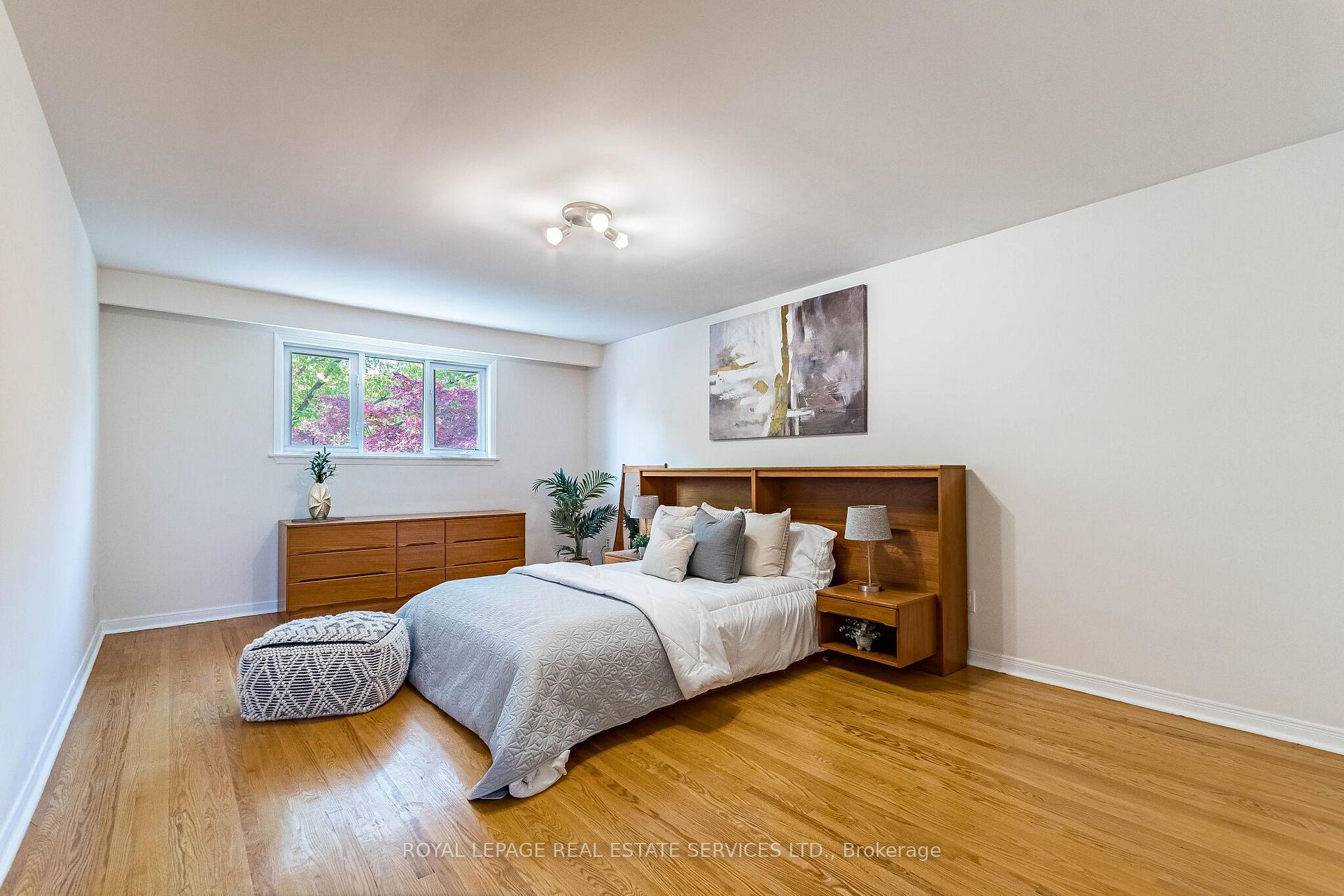 Photo 18 of 213 The Kingsway, Etobicoke, Edenbridge-Humber Valley — HOMEH