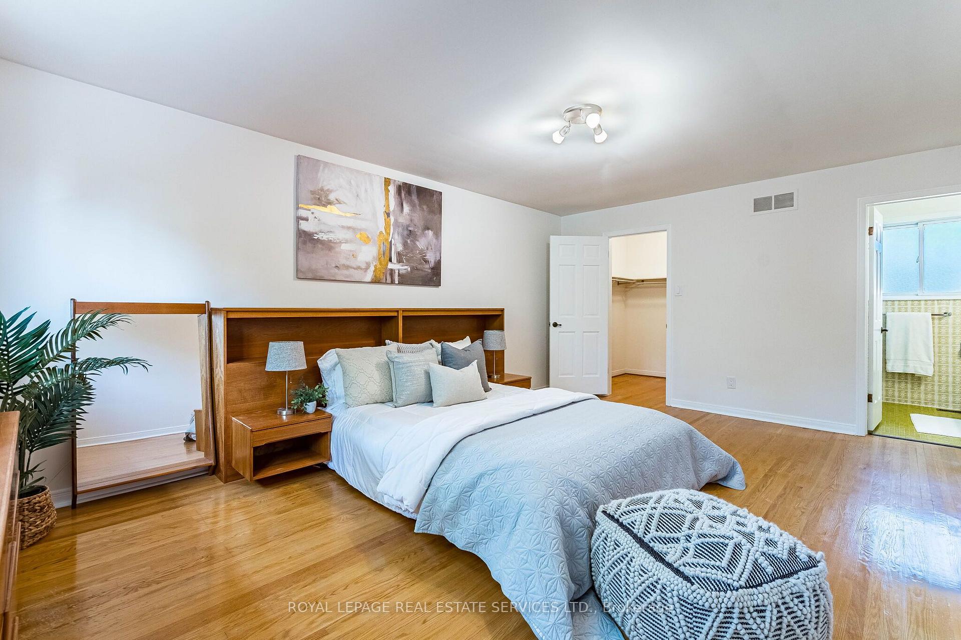 Photo 19 of 213 The Kingsway, Etobicoke, Edenbridge-Humber Valley — HOMEH