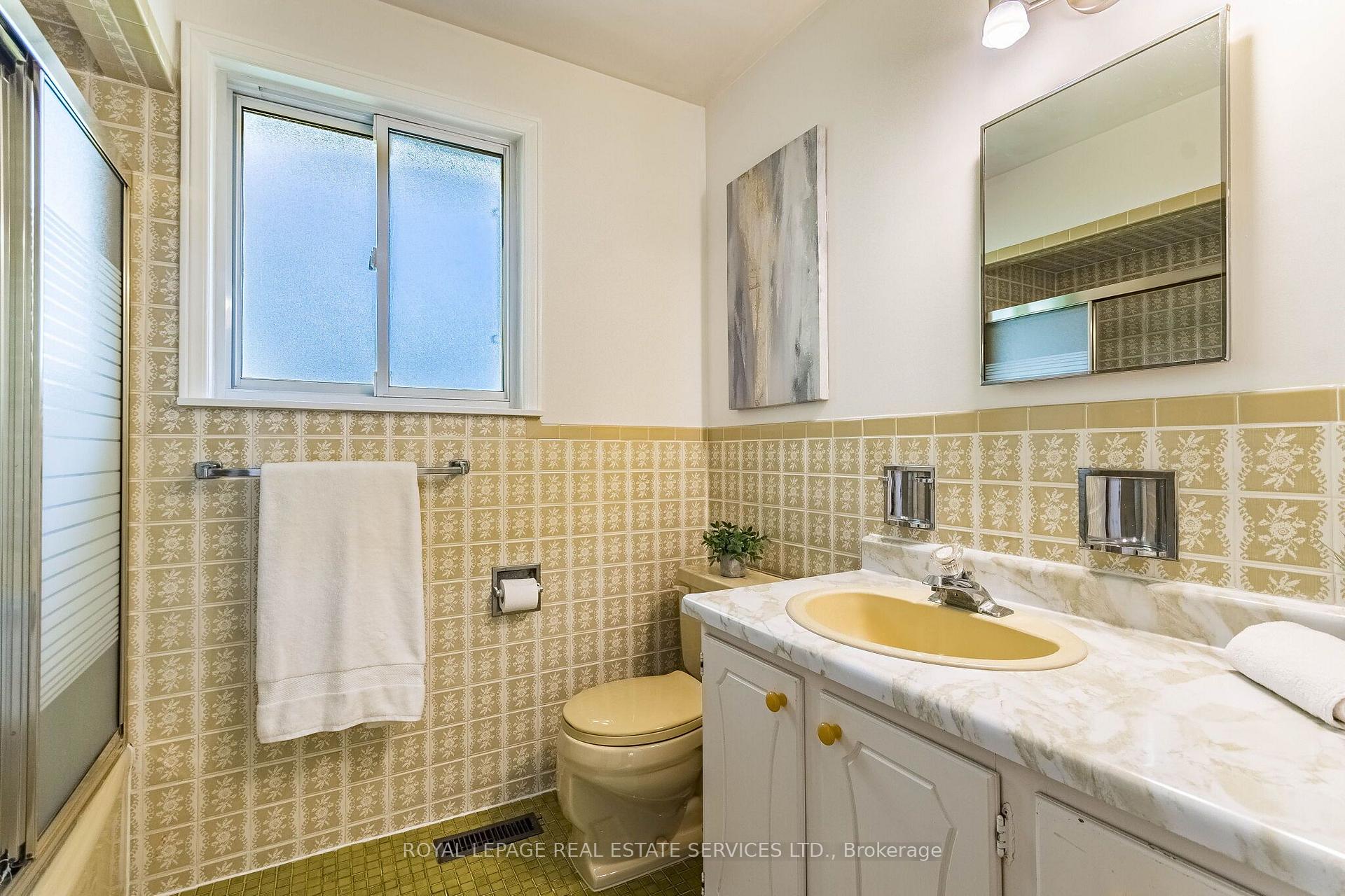 Photo 20 of 213 The Kingsway, Etobicoke, Edenbridge-Humber Valley — HOMEH