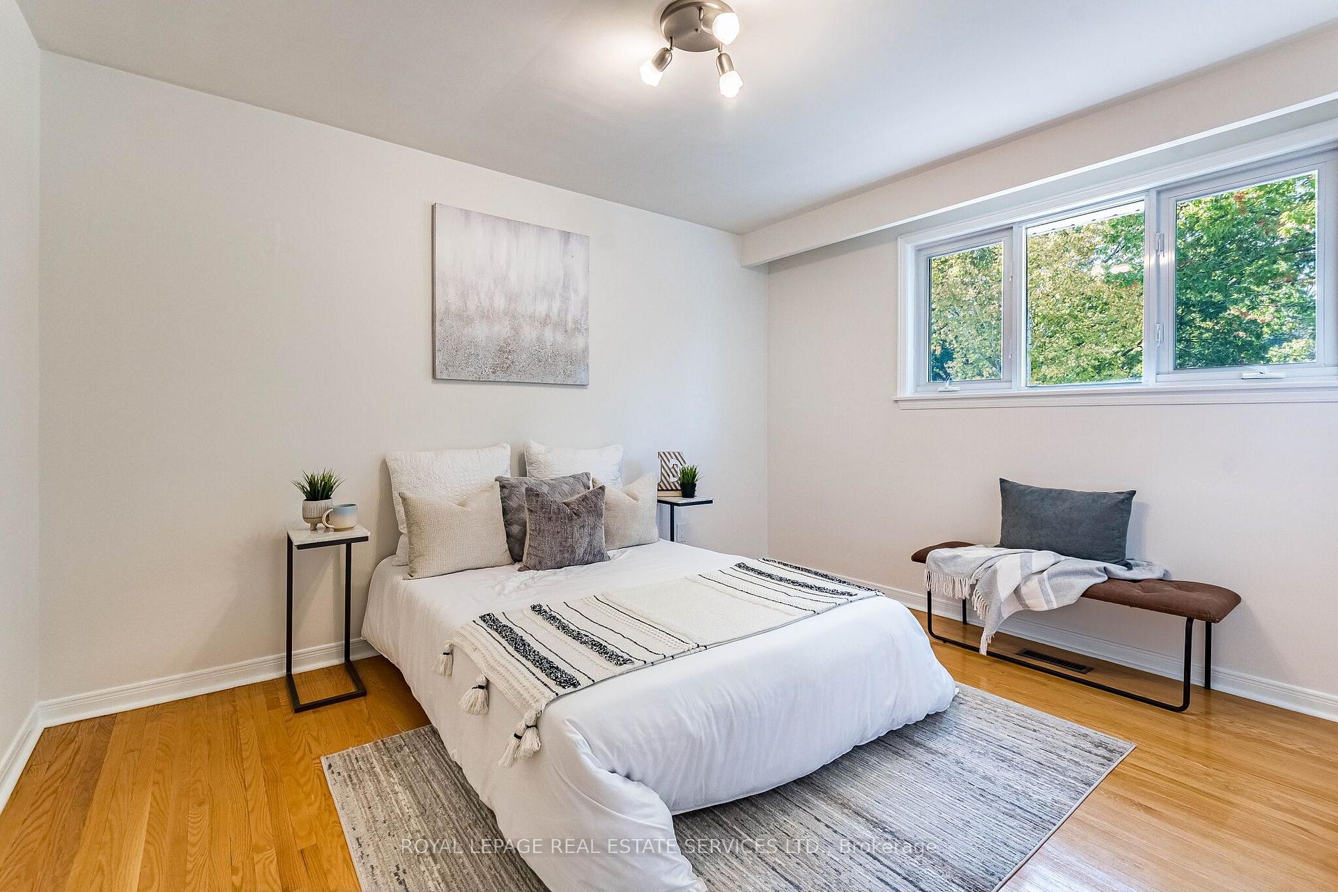 Photo 22 of 213 The Kingsway, Etobicoke, Edenbridge-Humber Valley — HOMEH