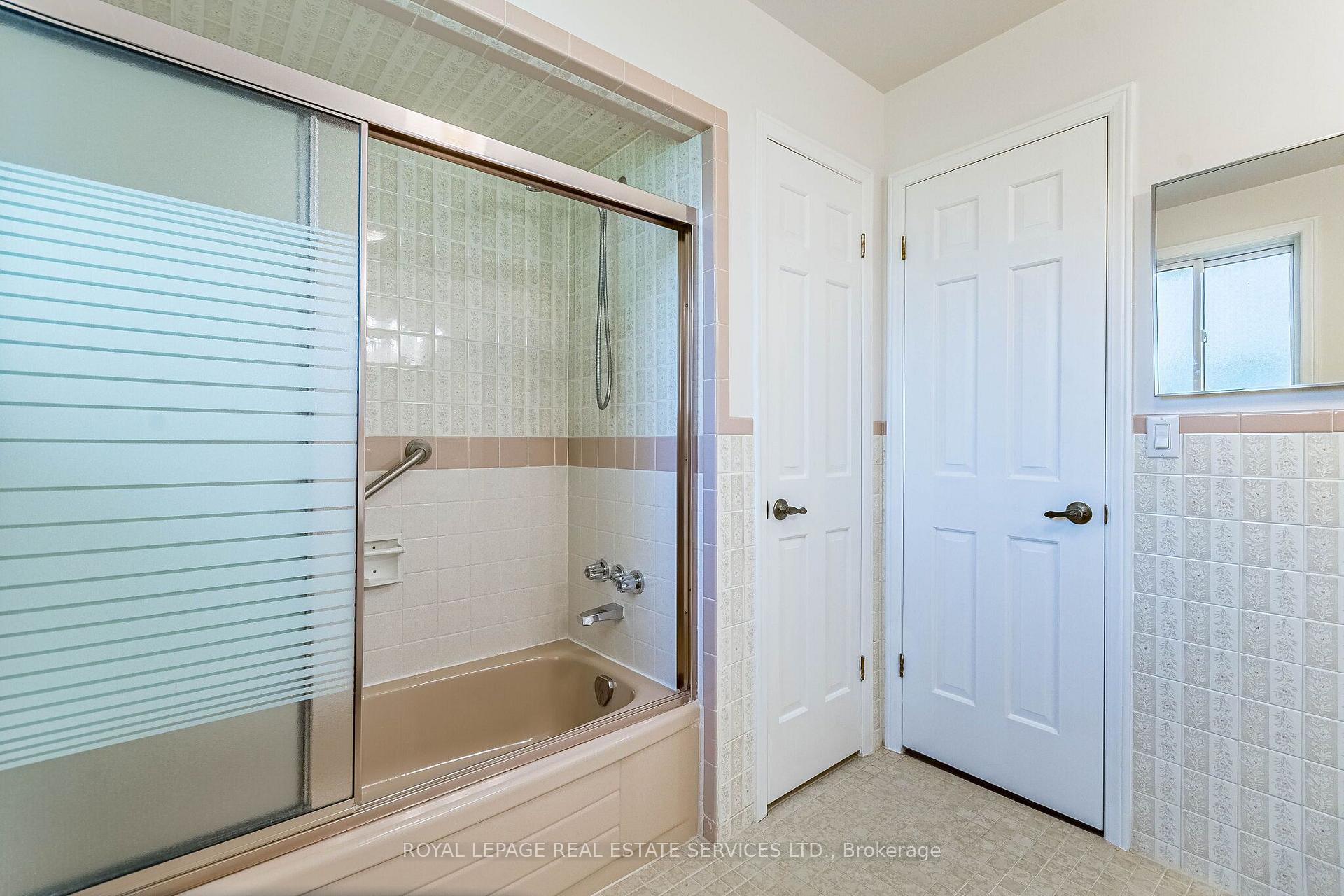 Photo 25 of 213 The Kingsway, Etobicoke, Edenbridge-Humber Valley — HOMEH