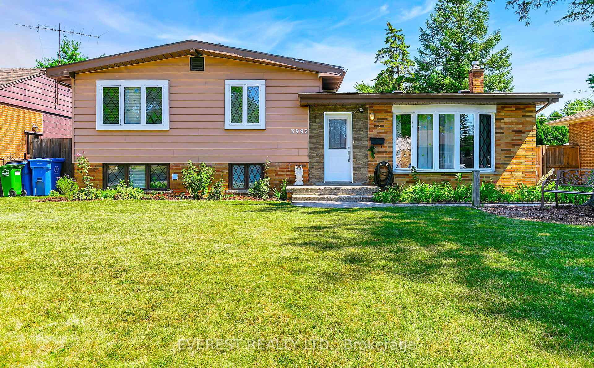 Photo of 3992 Longfellow Avenue