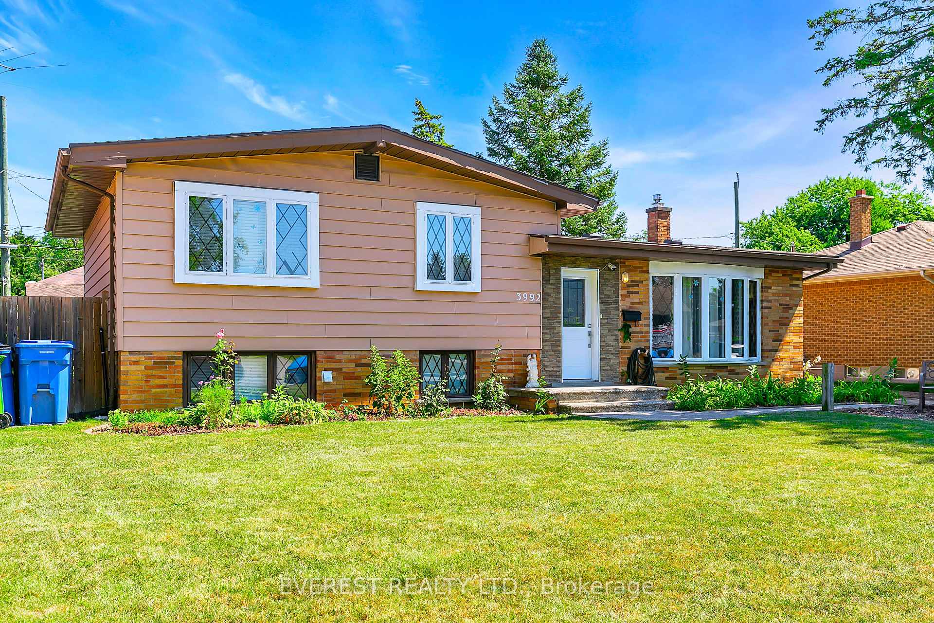 Photo 2 of 3992 Longfellow Avenue, Windsor, Roseland West — HOMEH