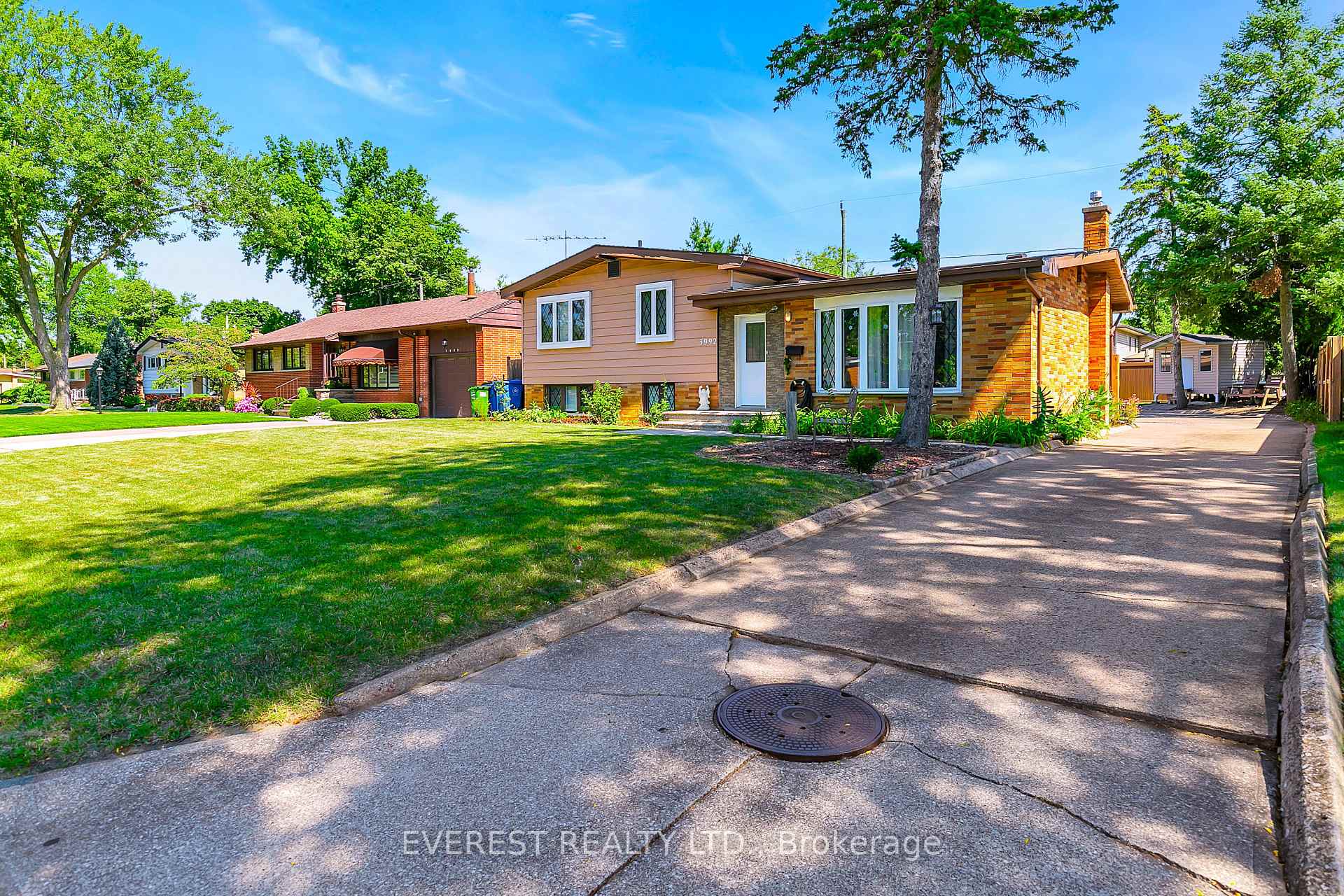 Photo 3 of 3992 Longfellow Avenue, Windsor, Roseland West — HOMEH