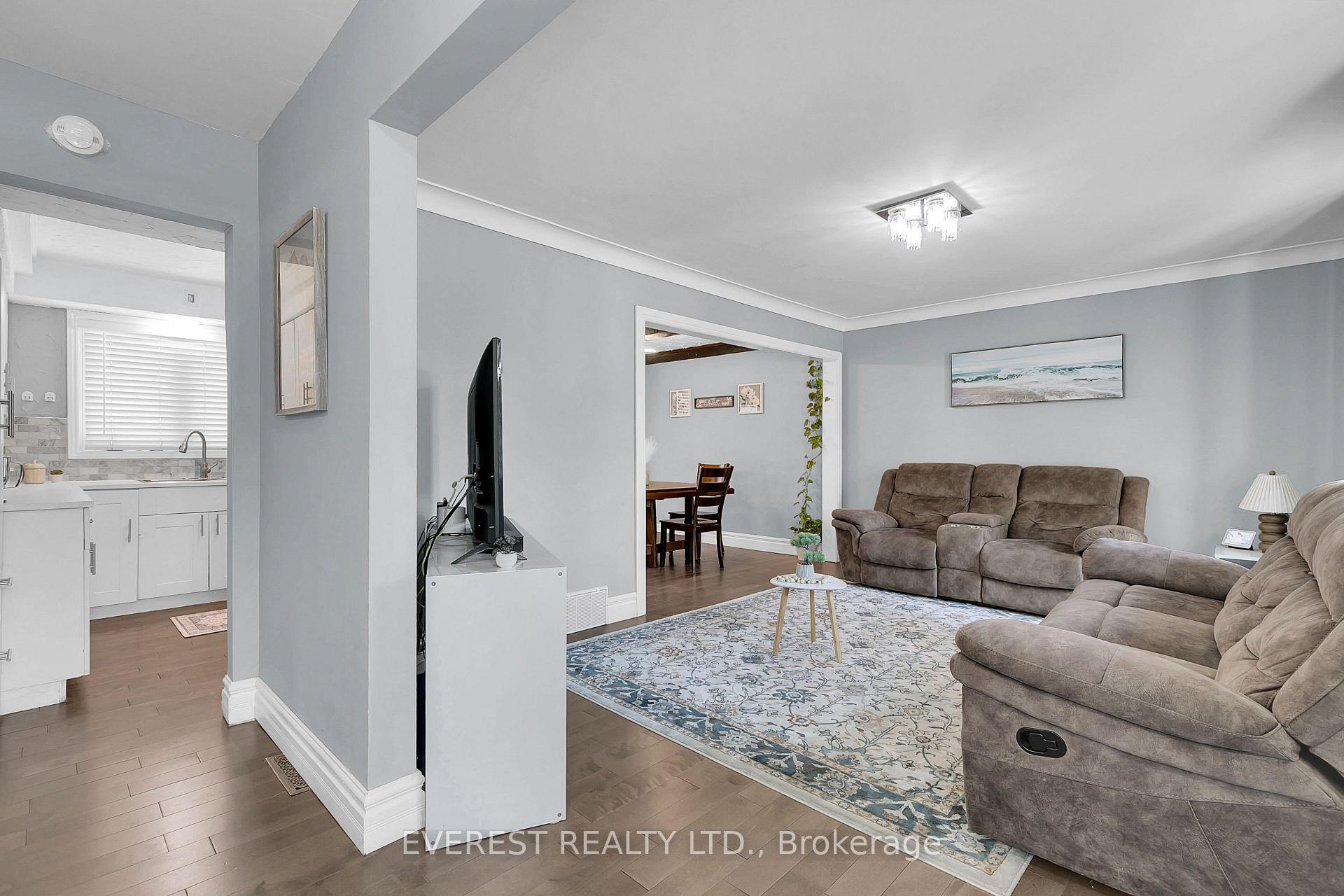 Photo 4 of 3992 Longfellow Avenue, Windsor, Roseland West — HOMEH