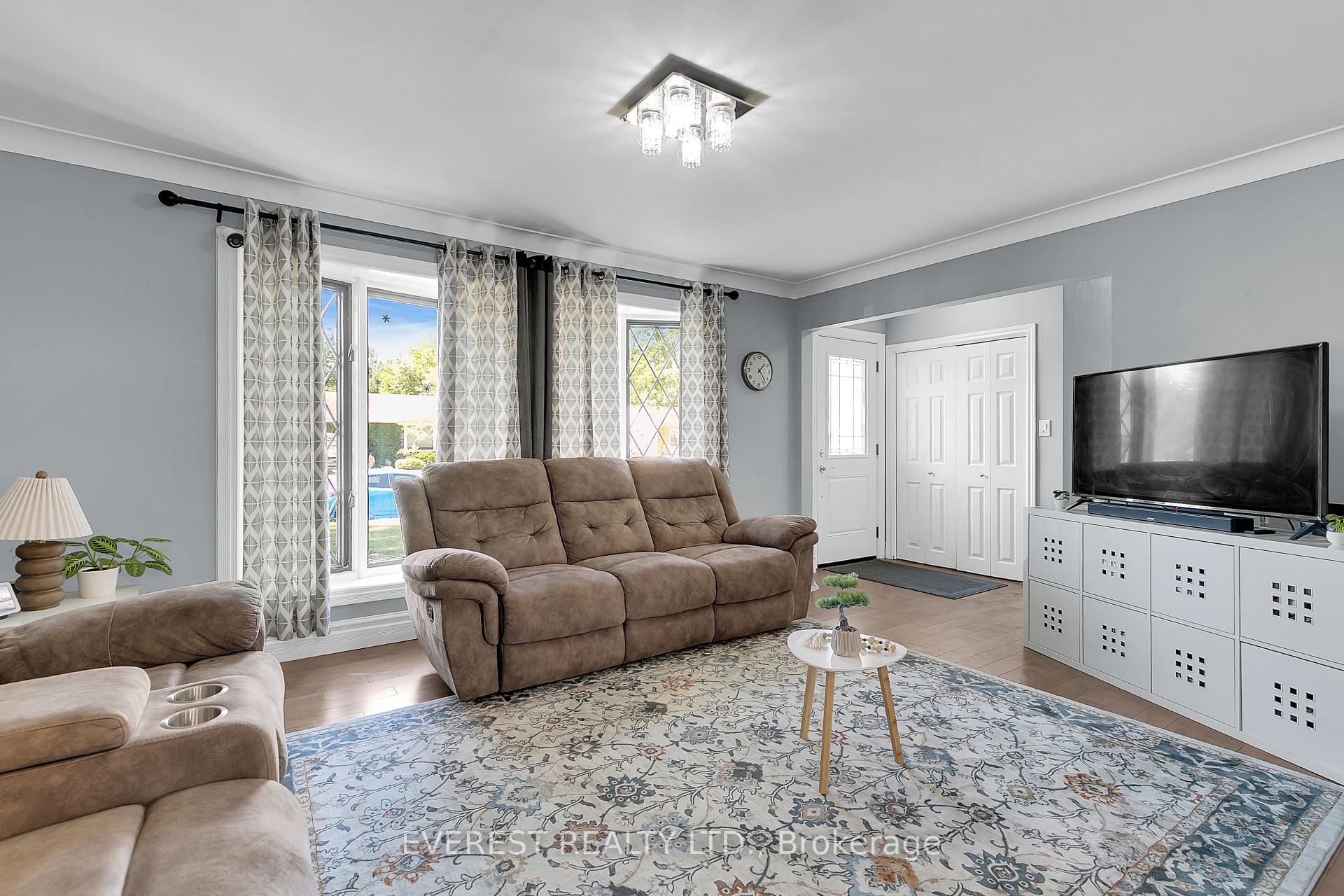 Photo 6 of 3992 Longfellow Avenue, Windsor, Roseland West — HOMEH