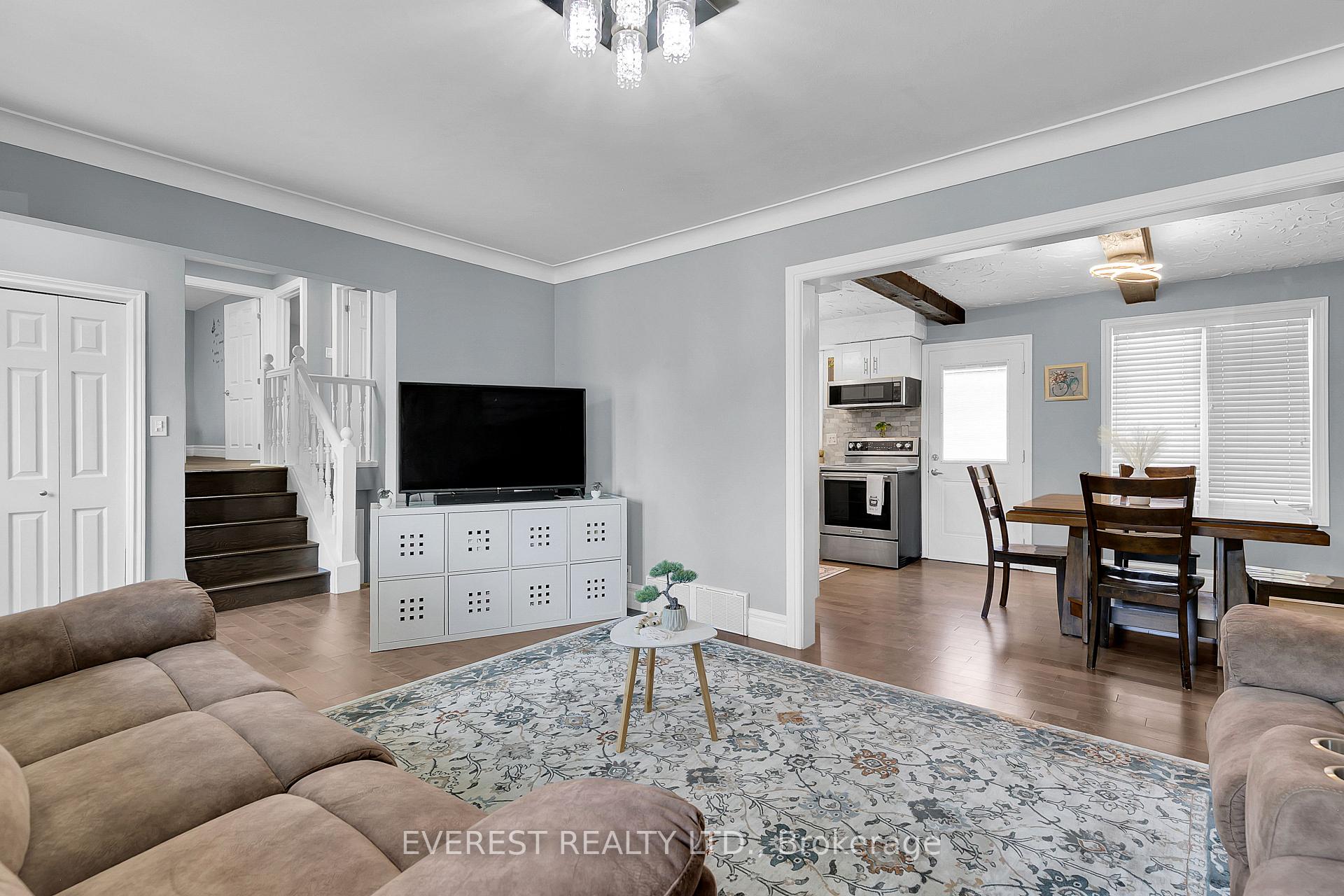 Photo 7 of 3992 Longfellow Avenue, Windsor, Roseland West — HOMEH