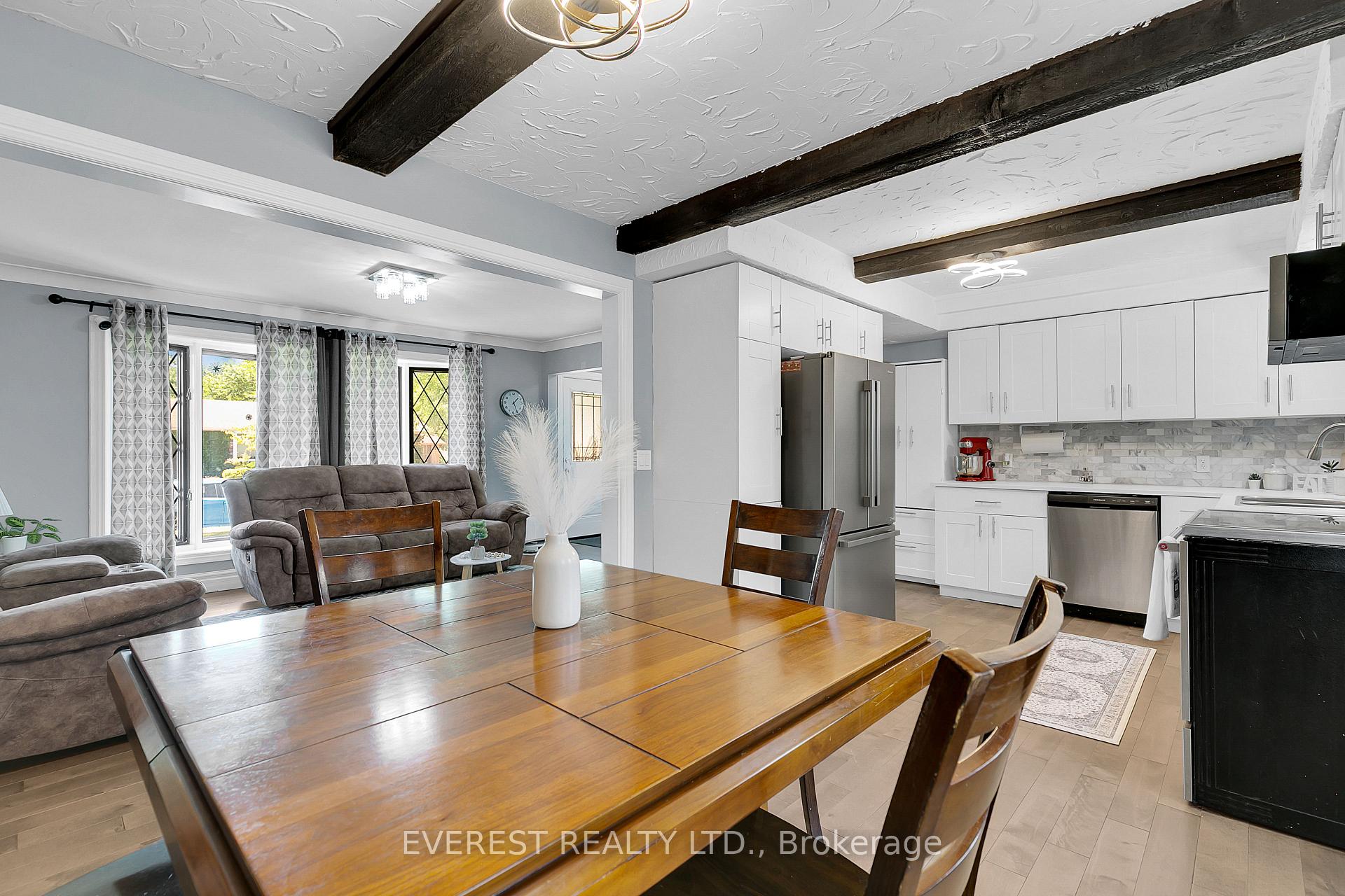 Photo 8 of 3992 Longfellow Avenue, Windsor, Roseland West — HOMEH