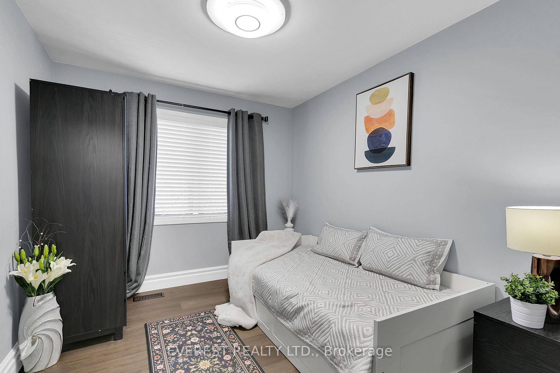 Photo 19 of 3992 Longfellow Avenue, Windsor, Roseland West — HOMEH