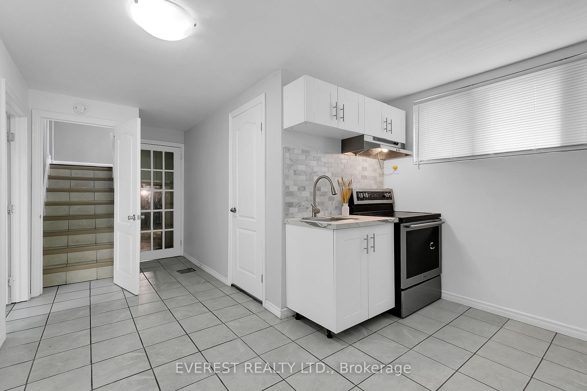 Photo 23 of 3992 Longfellow Avenue, Windsor, Roseland West — HOMEH