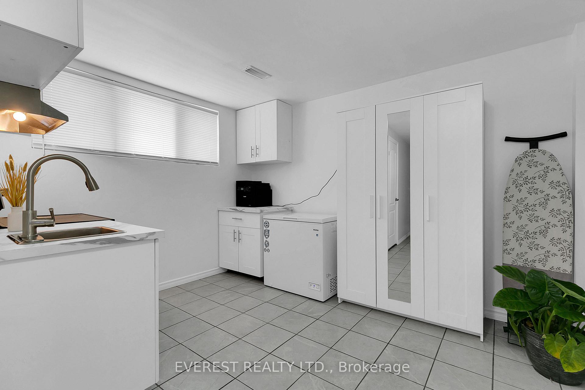 Photo 24 of 3992 Longfellow Avenue, Windsor, Roseland West — HOMEH