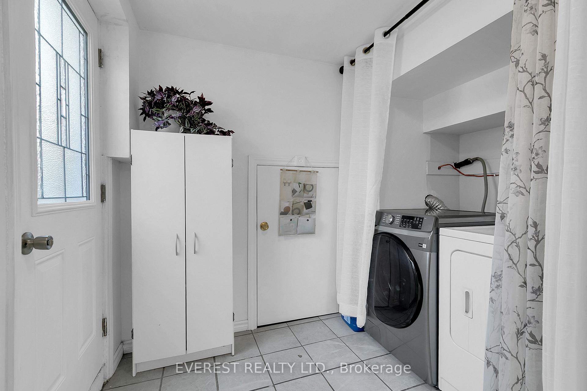 Photo 27 of 3992 Longfellow Avenue, Windsor, Roseland West — HOMEH