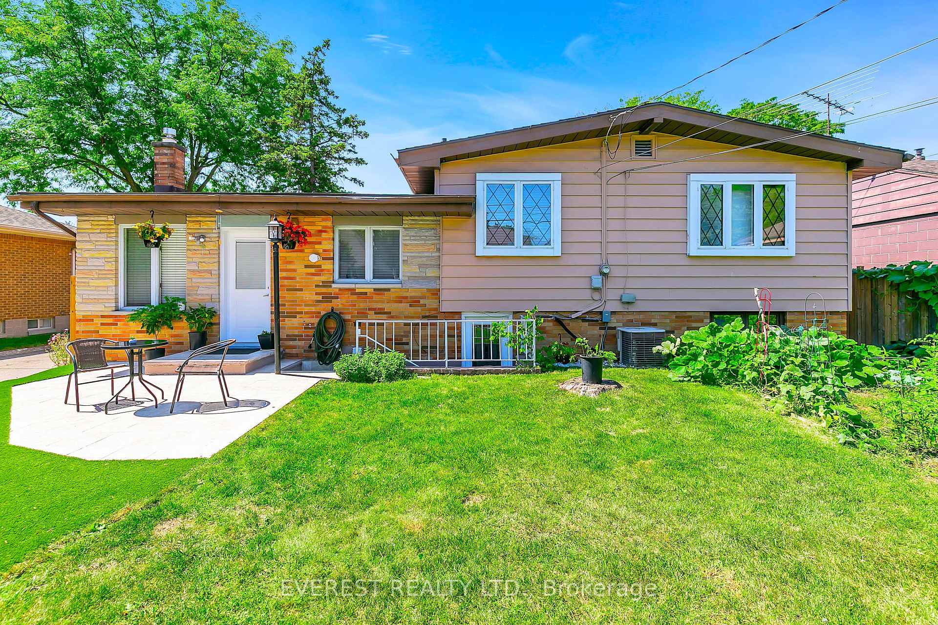 Photo 29 of 3992 Longfellow Avenue, Windsor, Roseland West — HOMEH