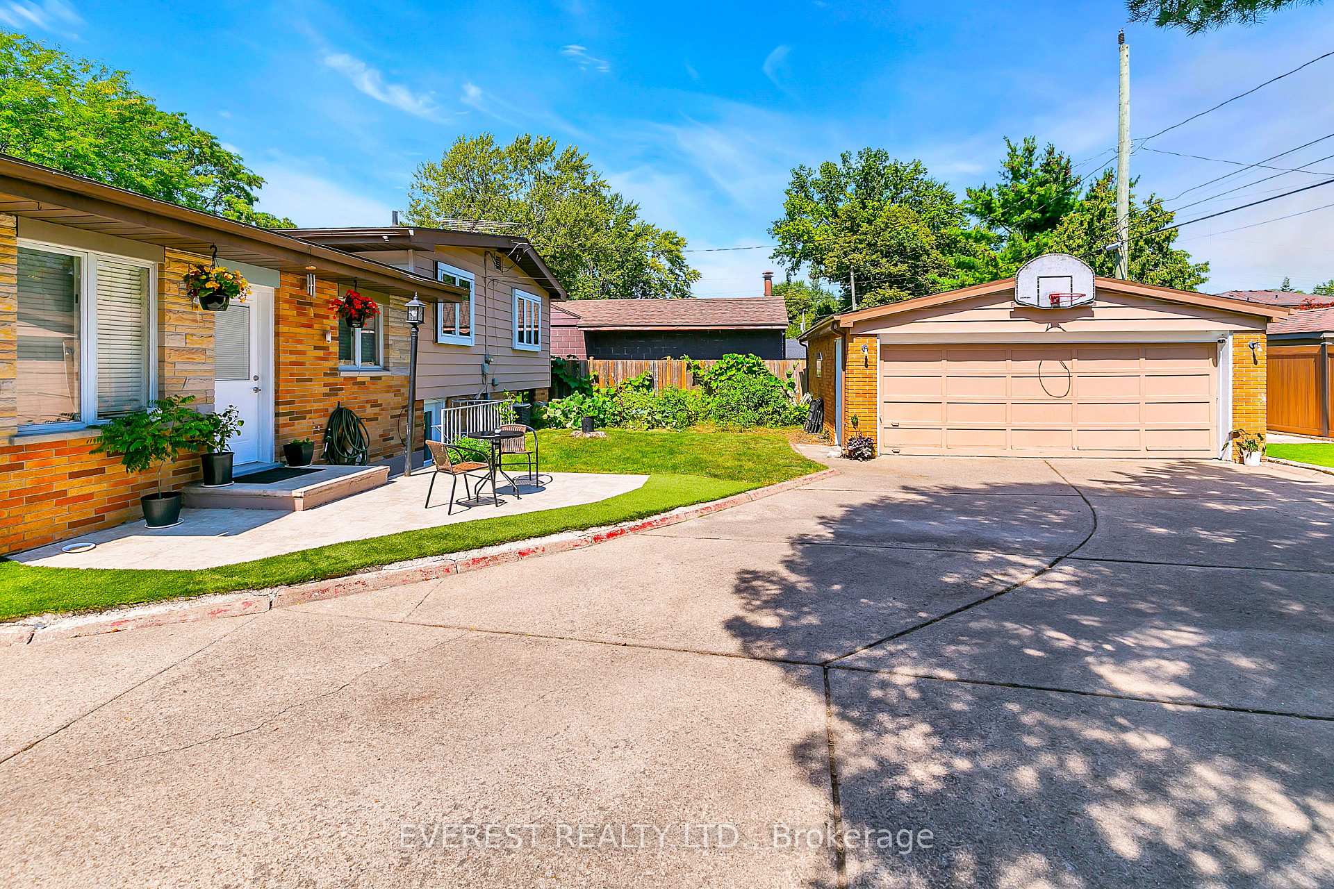 Photo 31 of 3992 Longfellow Avenue, Windsor, Roseland West — HOMEH