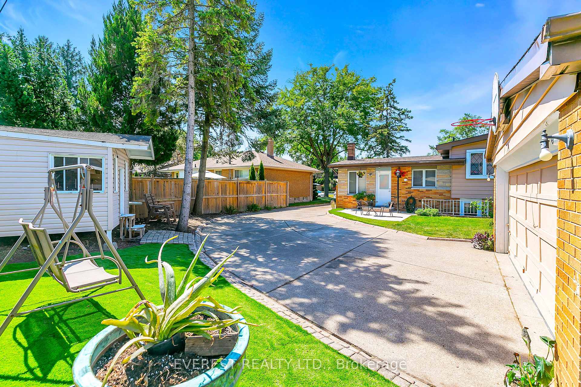 Photo 32 of 3992 Longfellow Avenue, Windsor, Roseland West — HOMEH