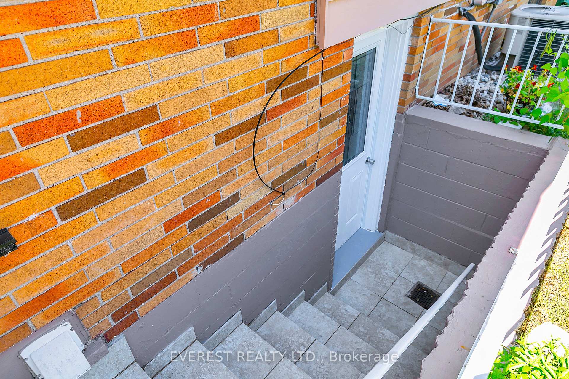 Photo 34 of 3992 Longfellow Avenue, Windsor, Roseland West — HOMEH