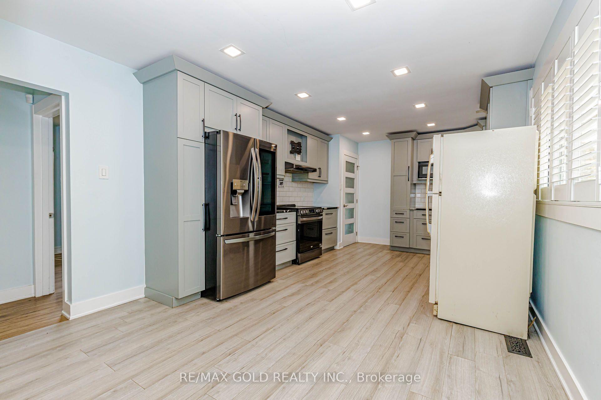 Photo 10 of 49 Kenneth Avenue, Kitchener, Stanley Park — HOMEH