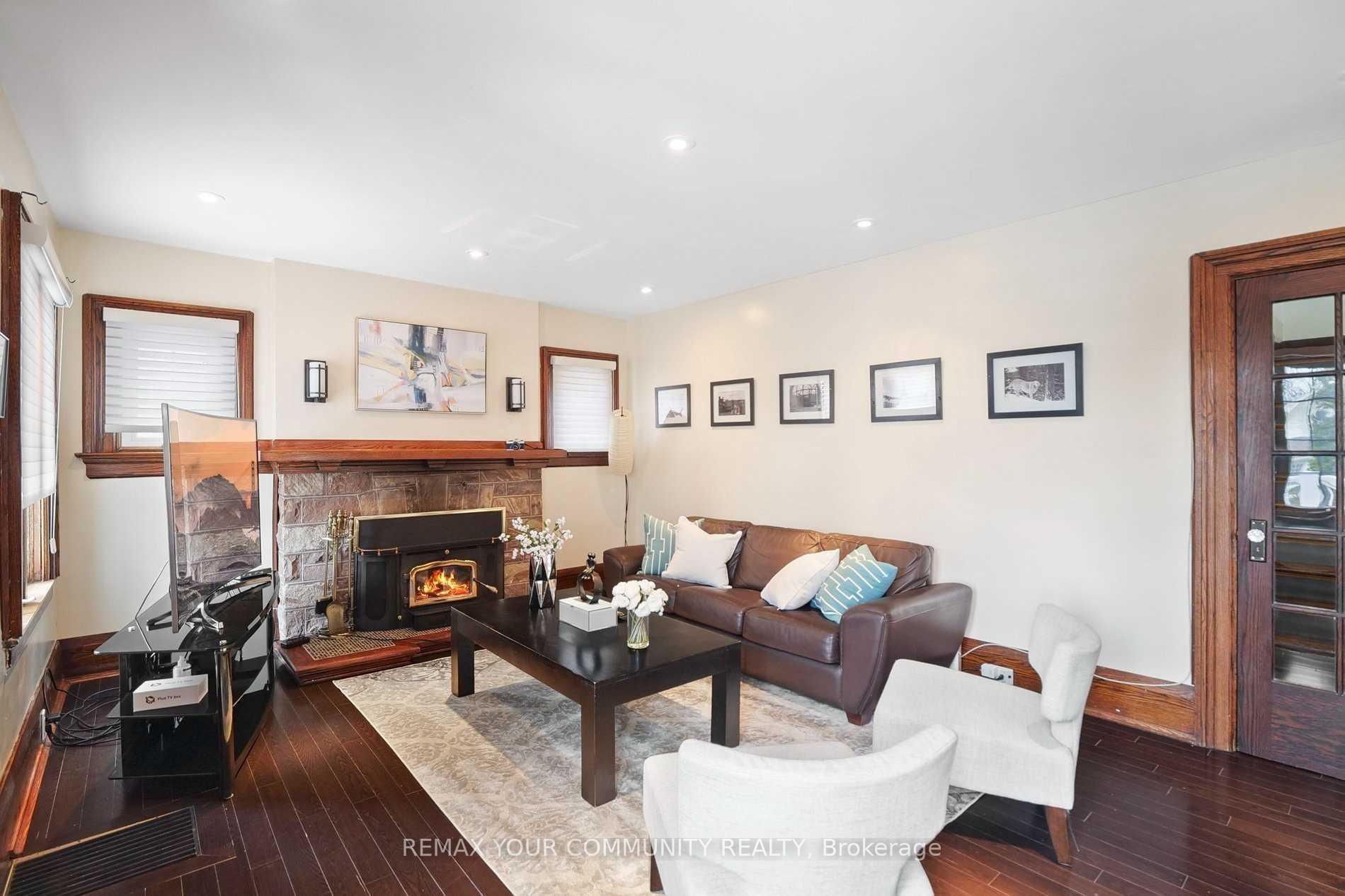 Photo 7 of 19 Mark Street, Aurora, Aurora Village — HOMEH