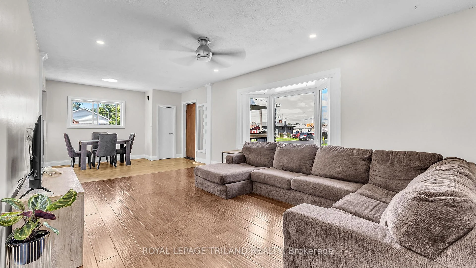 Photo 4 of 205 Erie Street, St. Thomas — HOMEH
