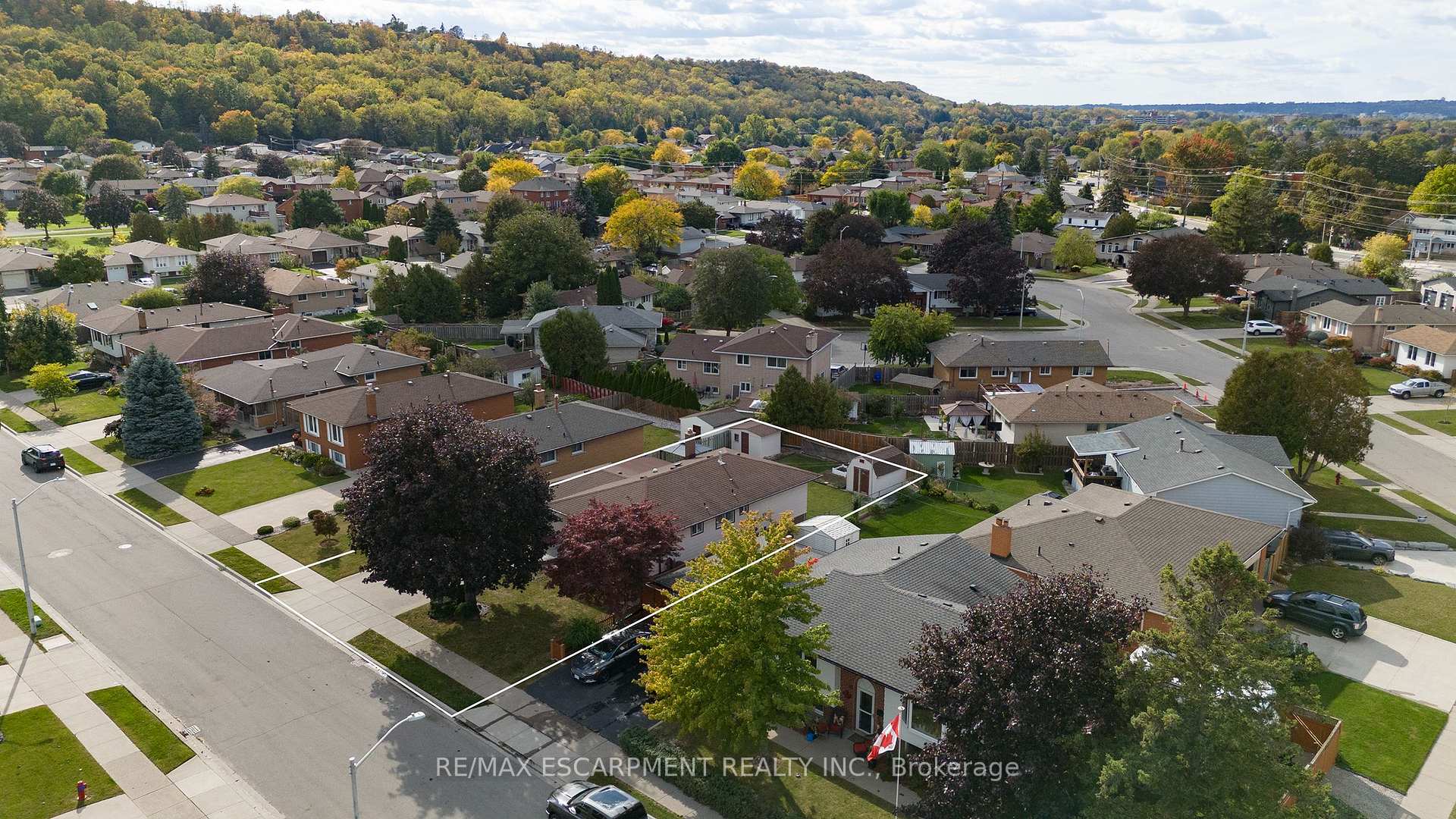 Photo 3 of 21 Green Forest Drive, Hamilton, Stoney Creek — HOMEH