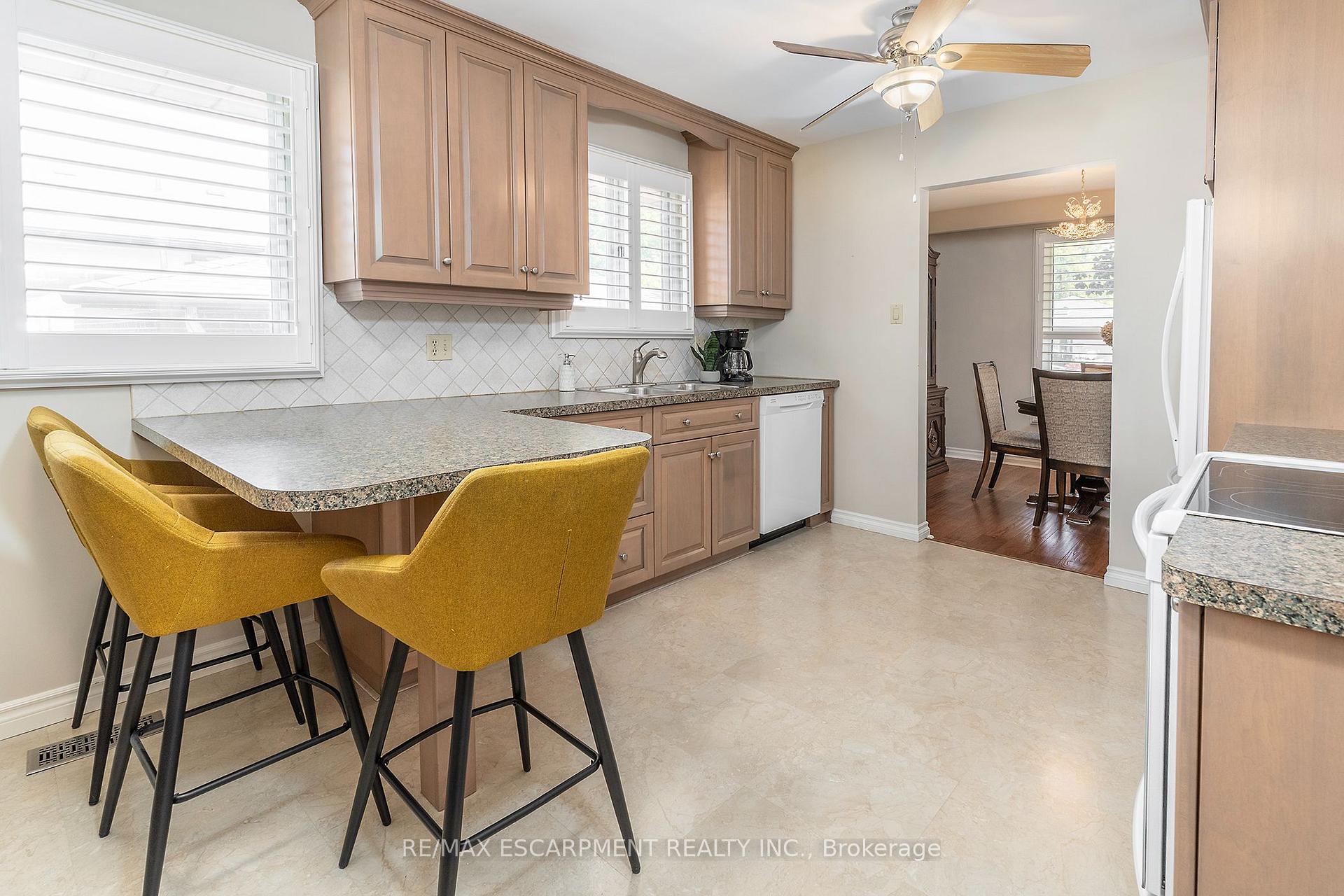 Photo 11 of 21 Green Forest Drive, Hamilton, Stoney Creek — HOMEH