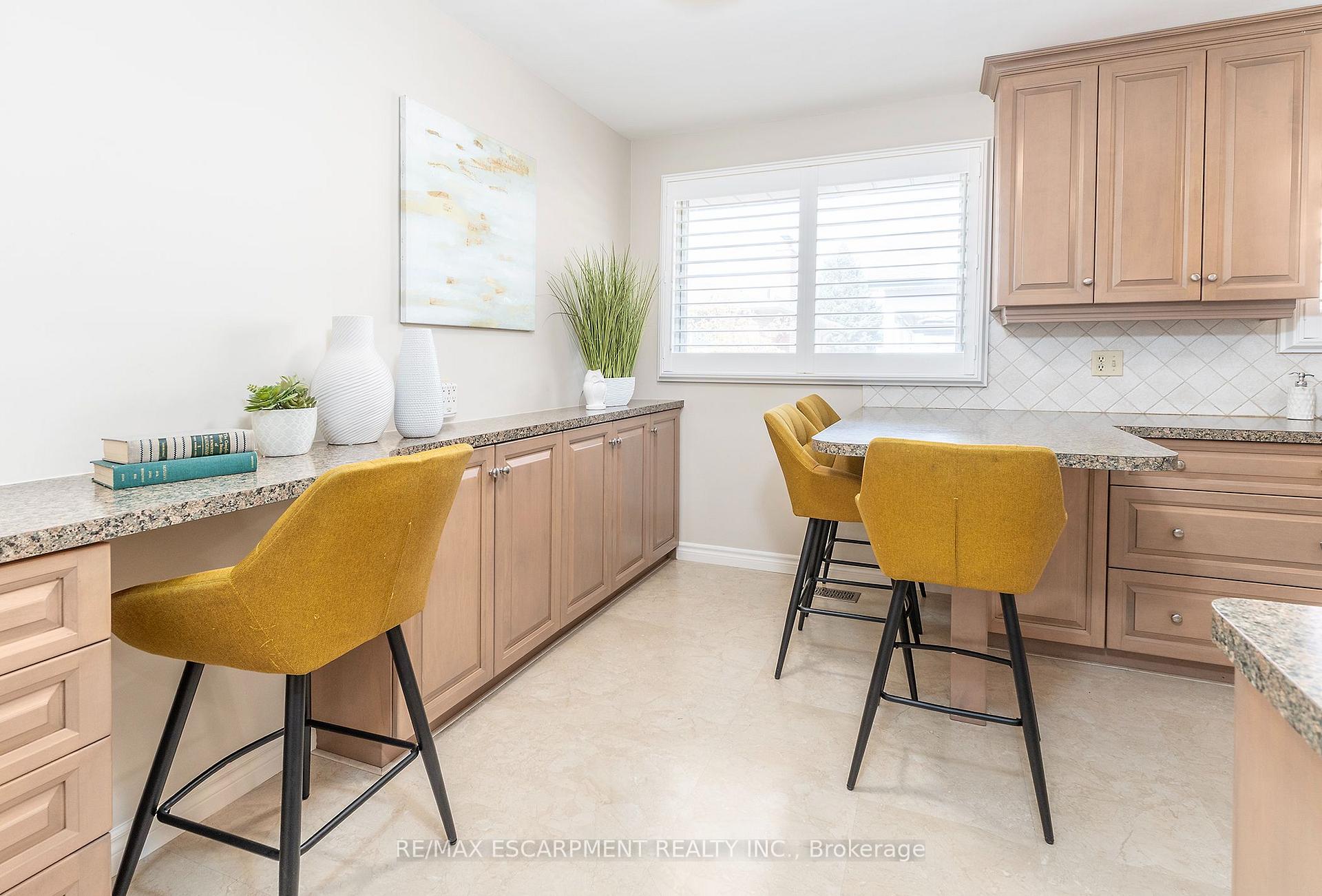 Photo 12 of 21 Green Forest Drive, Hamilton, Stoney Creek — HOMEH