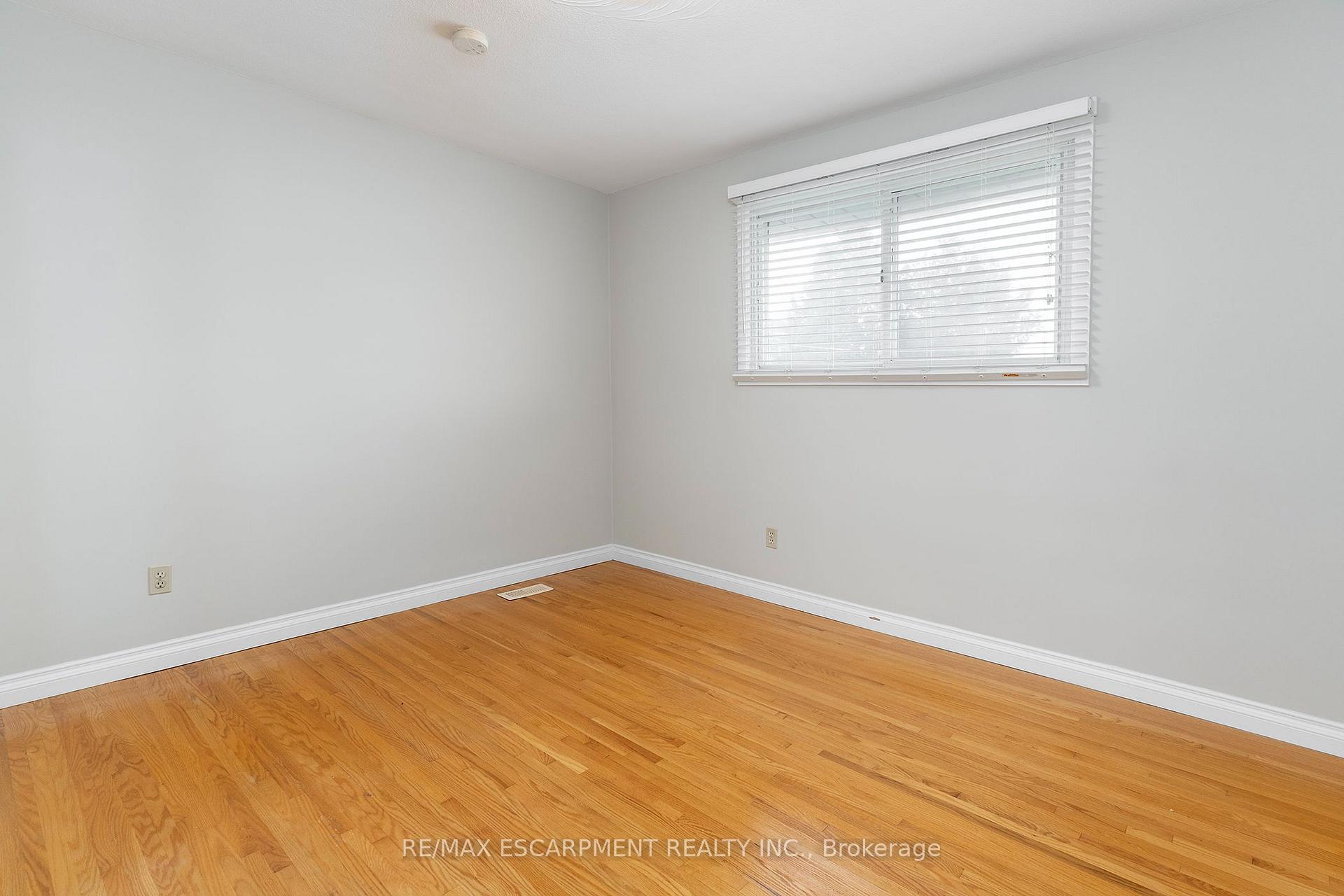 Photo 16 of 21 Green Forest Drive, Hamilton, Stoney Creek — HOMEH