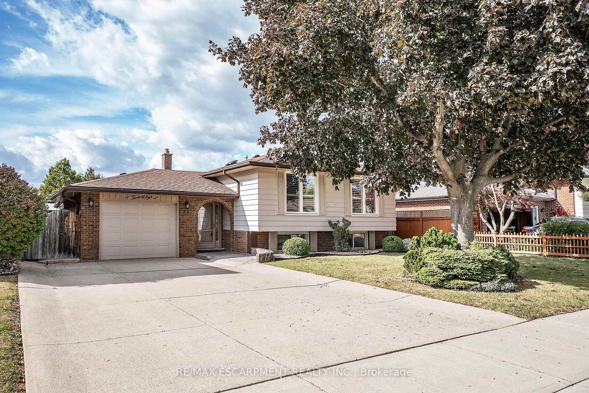 Photo 25 of 21 Green Forest Drive, Hamilton, Stoney Creek — HOMEH