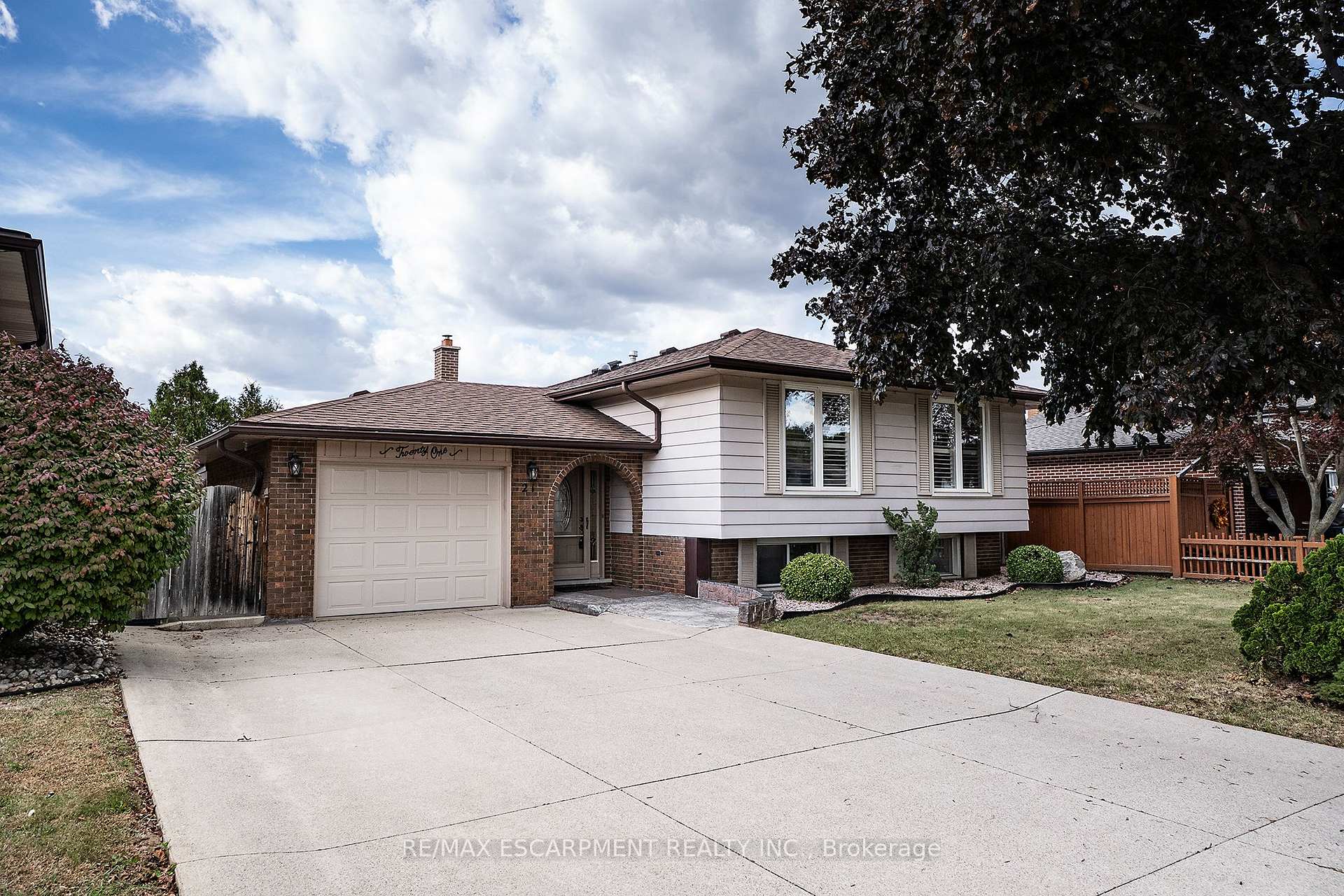 Photo 32 of 21 Green Forest Drive, Hamilton, Stoney Creek — HOMEH