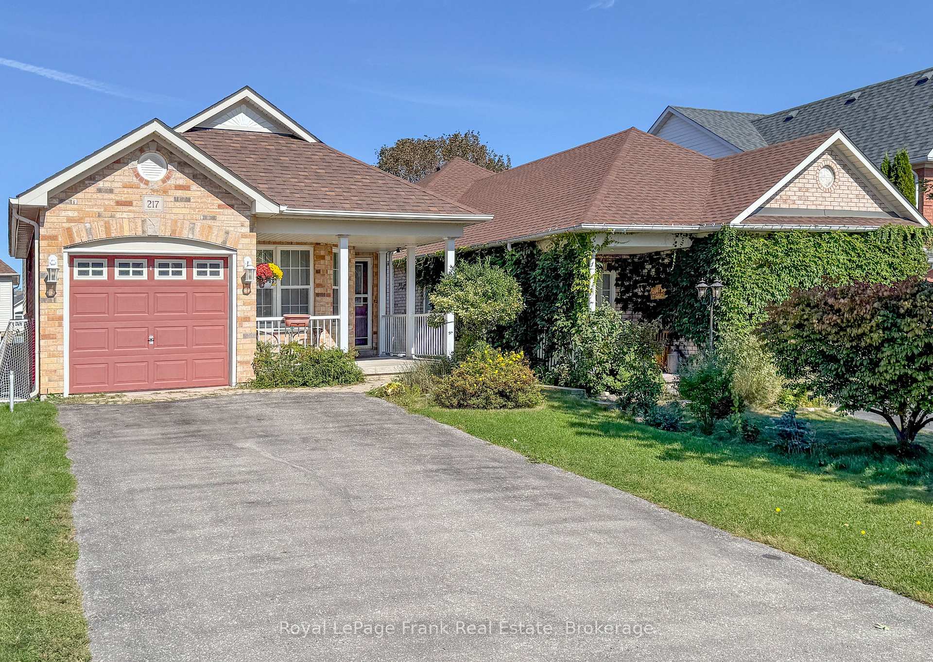 Photo 3 of 217 Cornish Drive, Clarington, Courtice — HOMEH