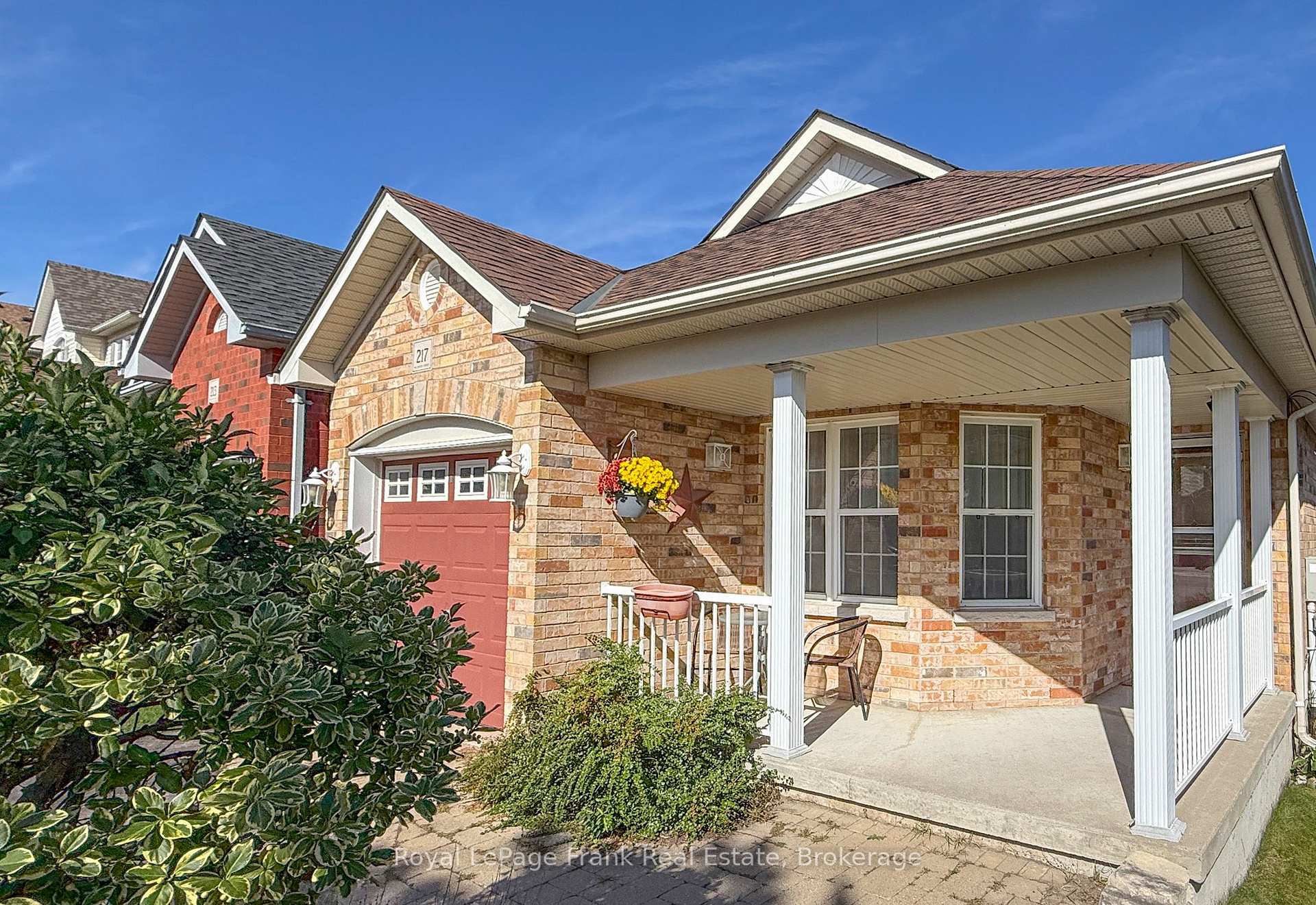 Photo 4 of 217 Cornish Drive, Clarington, Courtice — HOMEH