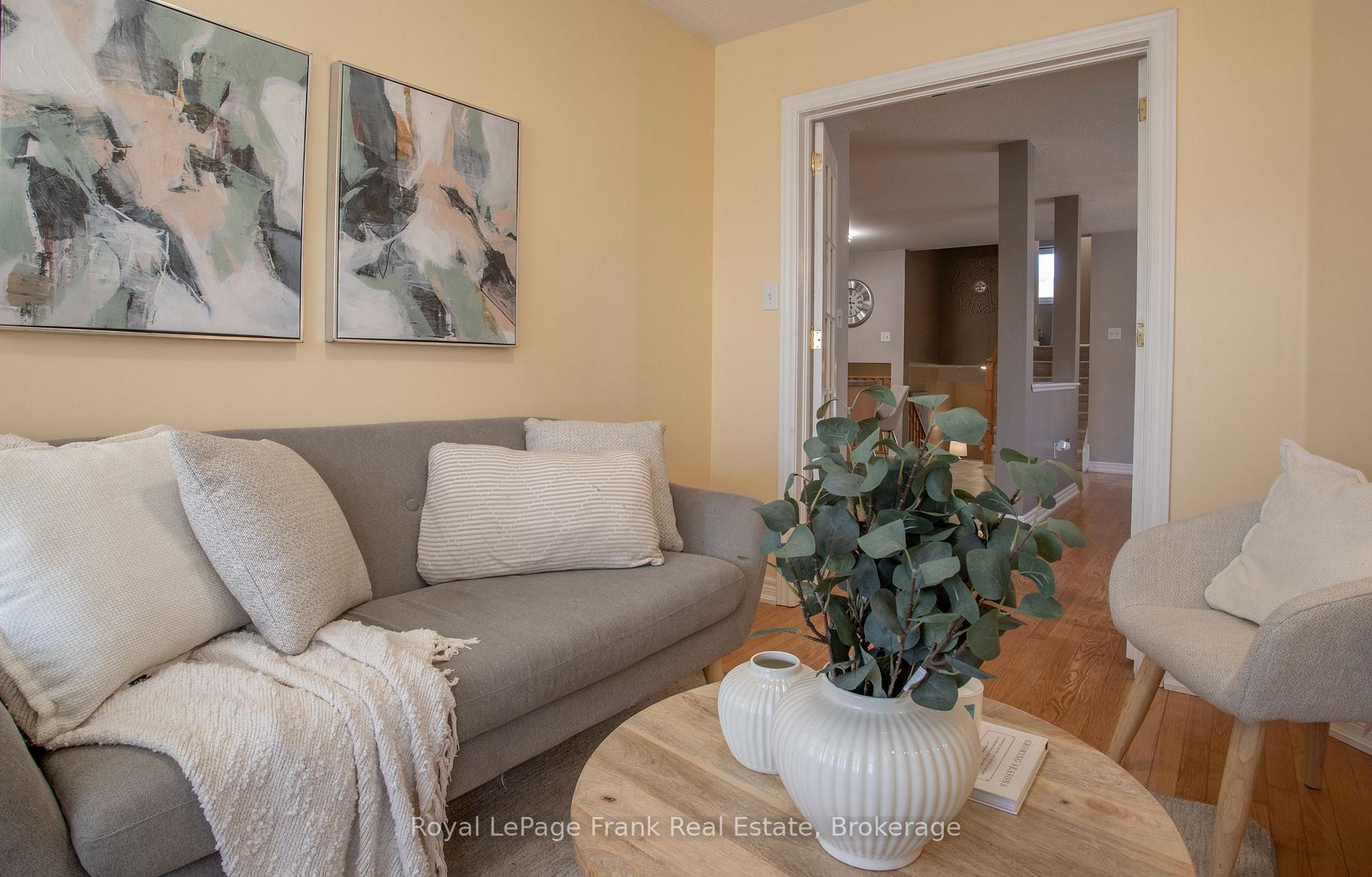 Photo 8 of 217 Cornish Drive, Clarington, Courtice — HOMEH