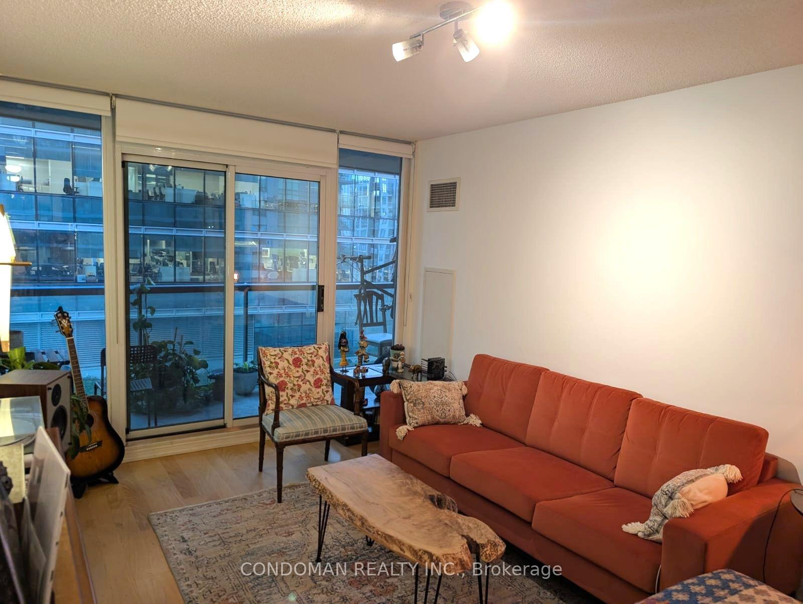 Photo of Unit 807, 30 Grand Trunk Crescent