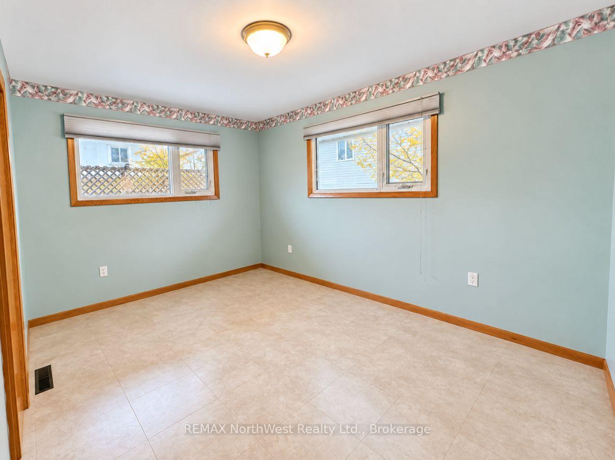 Photo 5 of 230 Fourth Street N, Kenora, North End — HOMEH
