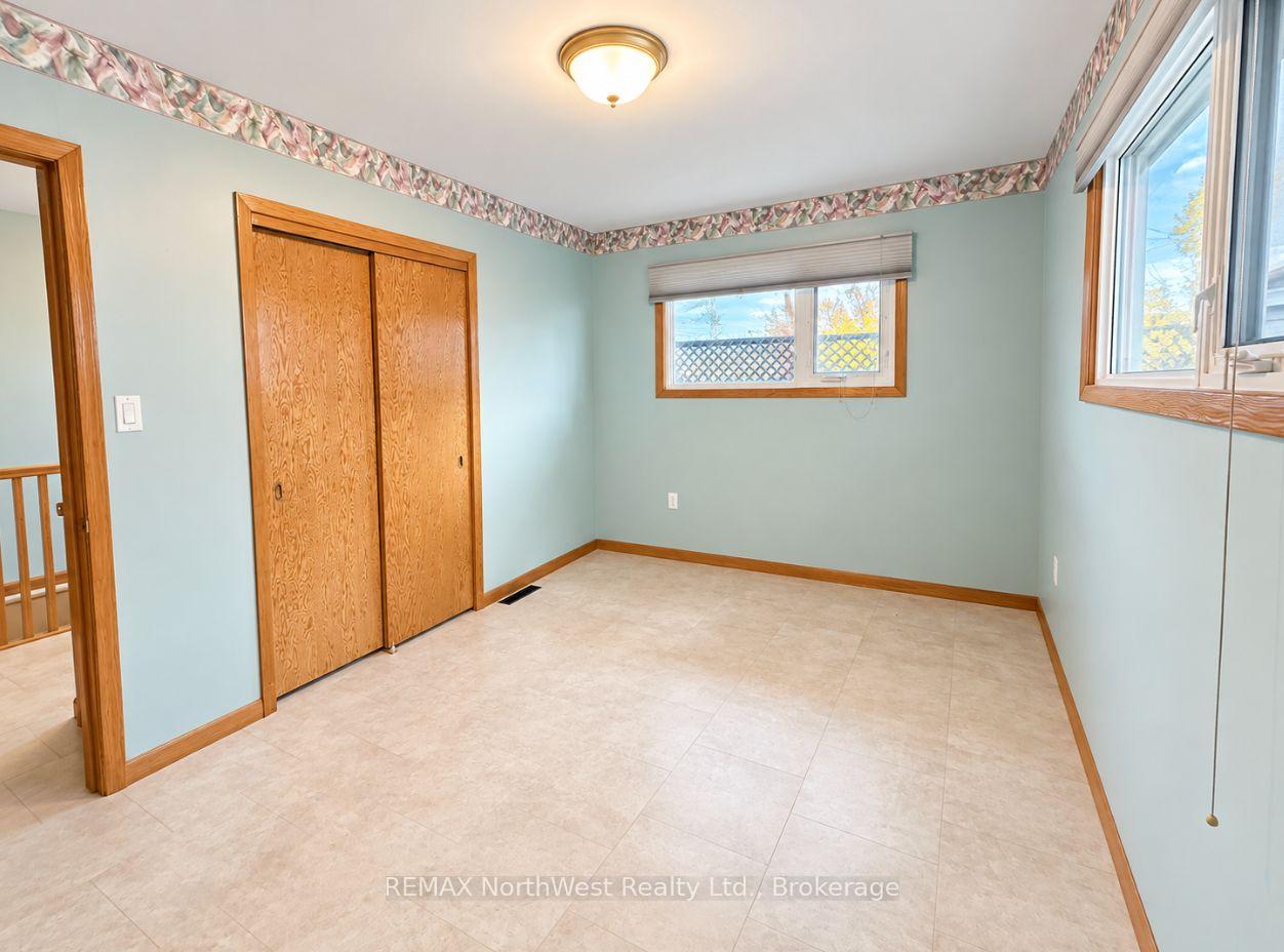 Photo 7 of 230 Fourth Street N, Kenora, North End — HOMEH