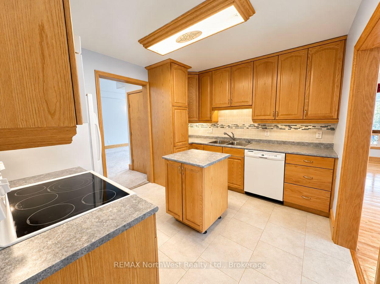 Photo 8 of 230 Fourth Street N, Kenora, North End — HOMEH