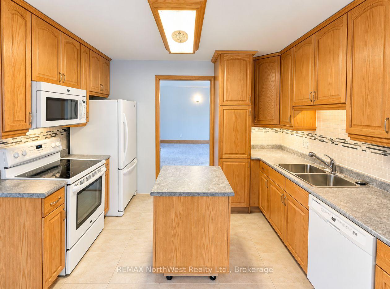 Photo 9 of 230 Fourth Street N, Kenora, North End — HOMEH