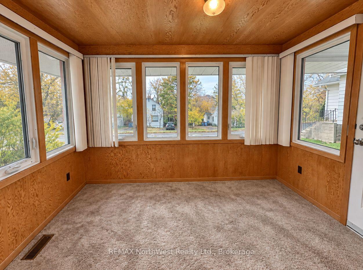 Photo 17 of 230 Fourth Street N, Kenora, North End — HOMEH