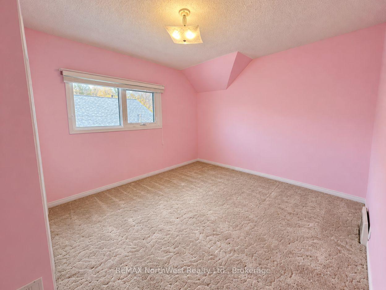Photo 26 of 230 Fourth Street N, Kenora, North End — HOMEH