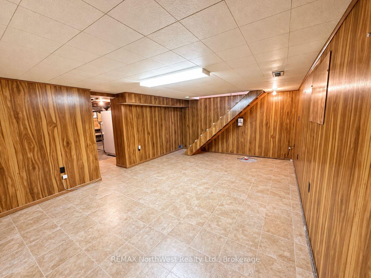 Photo 33 of 230 Fourth Street N, Kenora, North End — HOMEH