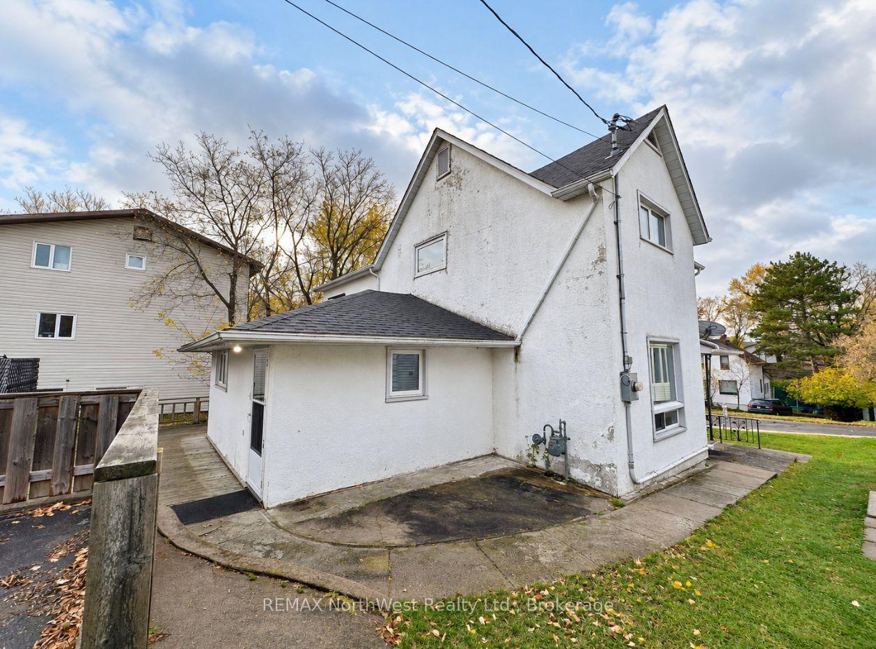 Photo 35 of 230 Fourth Street N, Kenora, North End — HOMEH