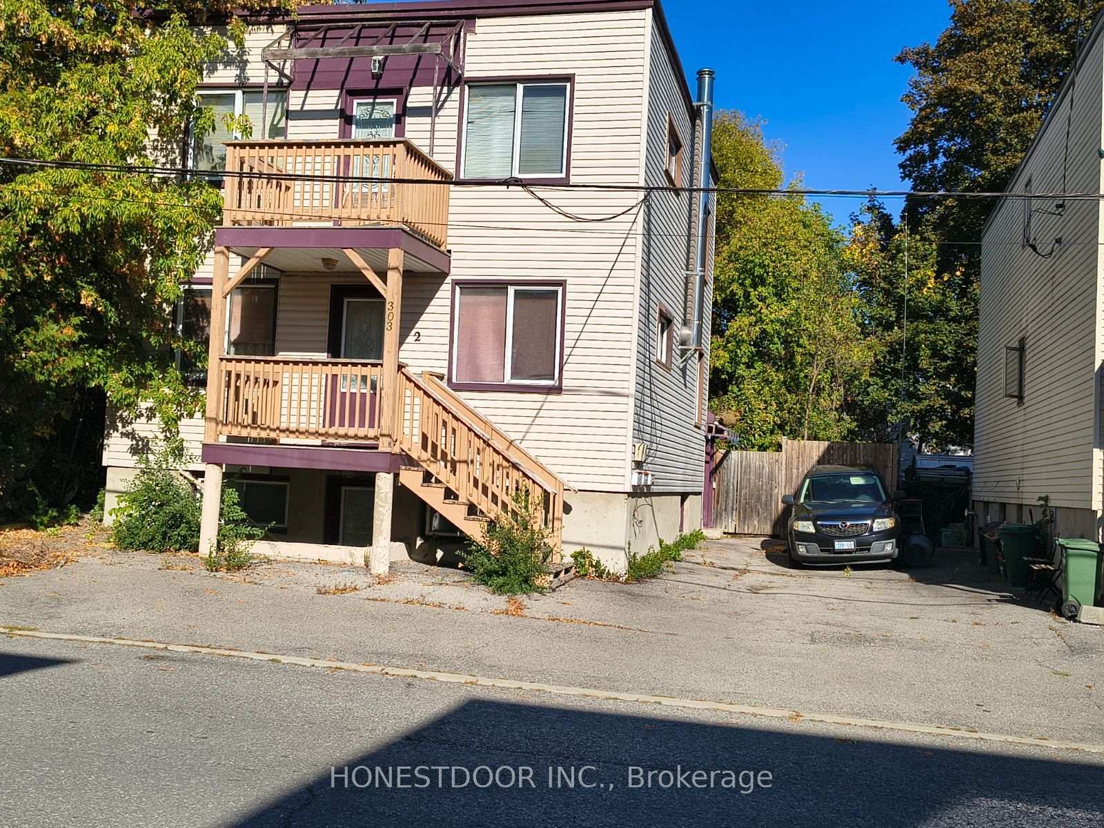 Photo of 303 Lacasse Avenue