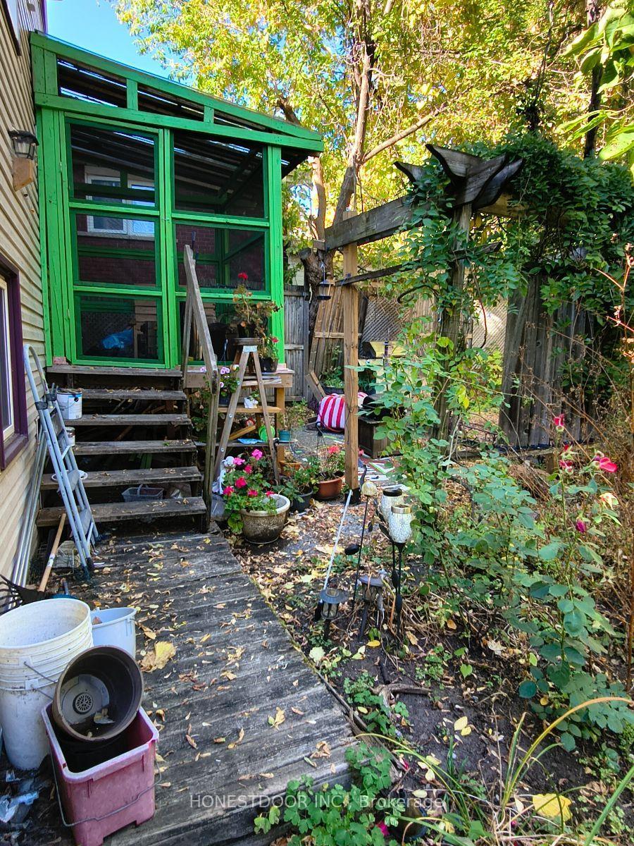 Photo 4 of 303 Lacasse Avenue, Ottawa, Vanier — HOMEH